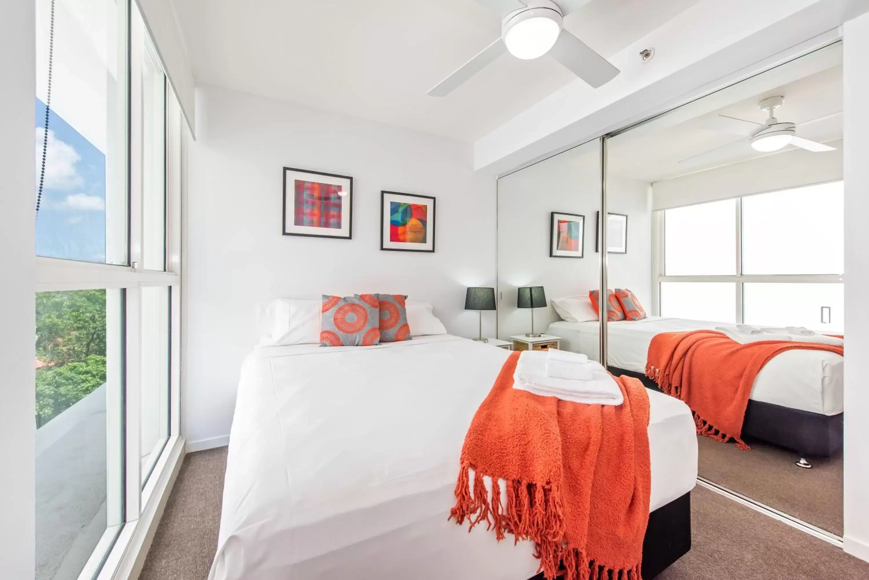 Bedroom, Bed in Lanai Riverside Apartments