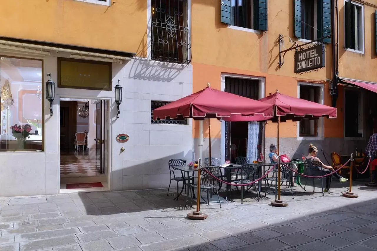 Facade/entrance in Hotel Canaletto Facade/entrance in Hotel Canaletto