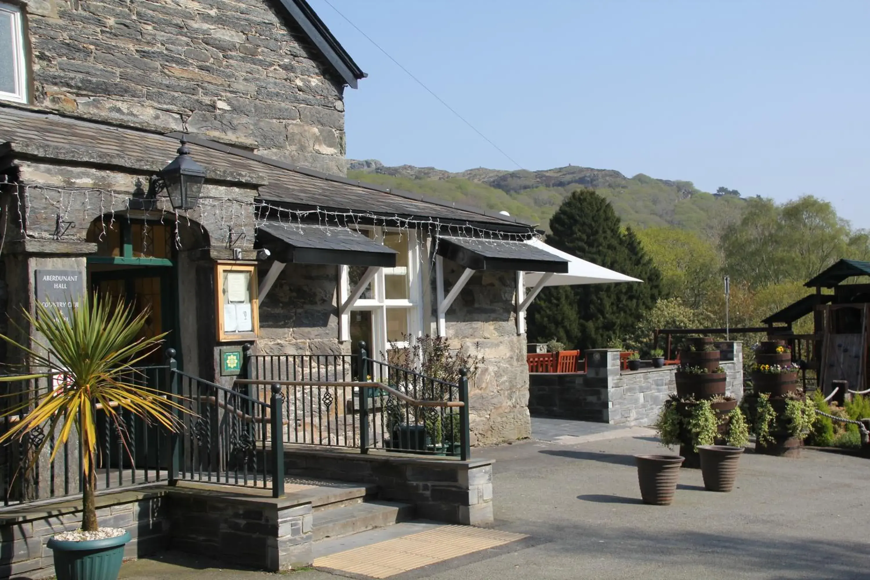 Facade/entrance, Property Building in Aberdunant Hall Country Hotel