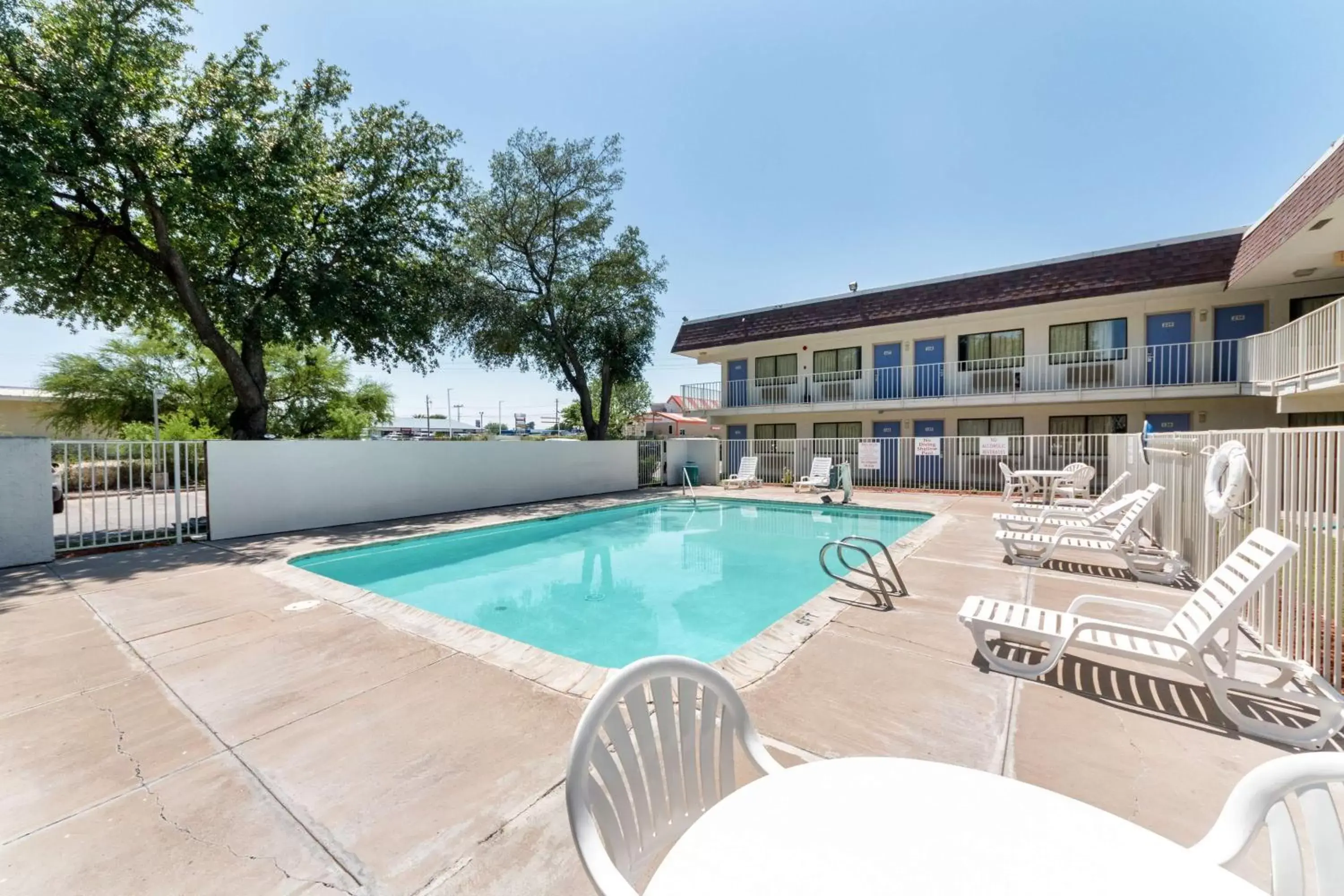 Pool view, Swimming Pool in Motel 6-Del Rio, TX