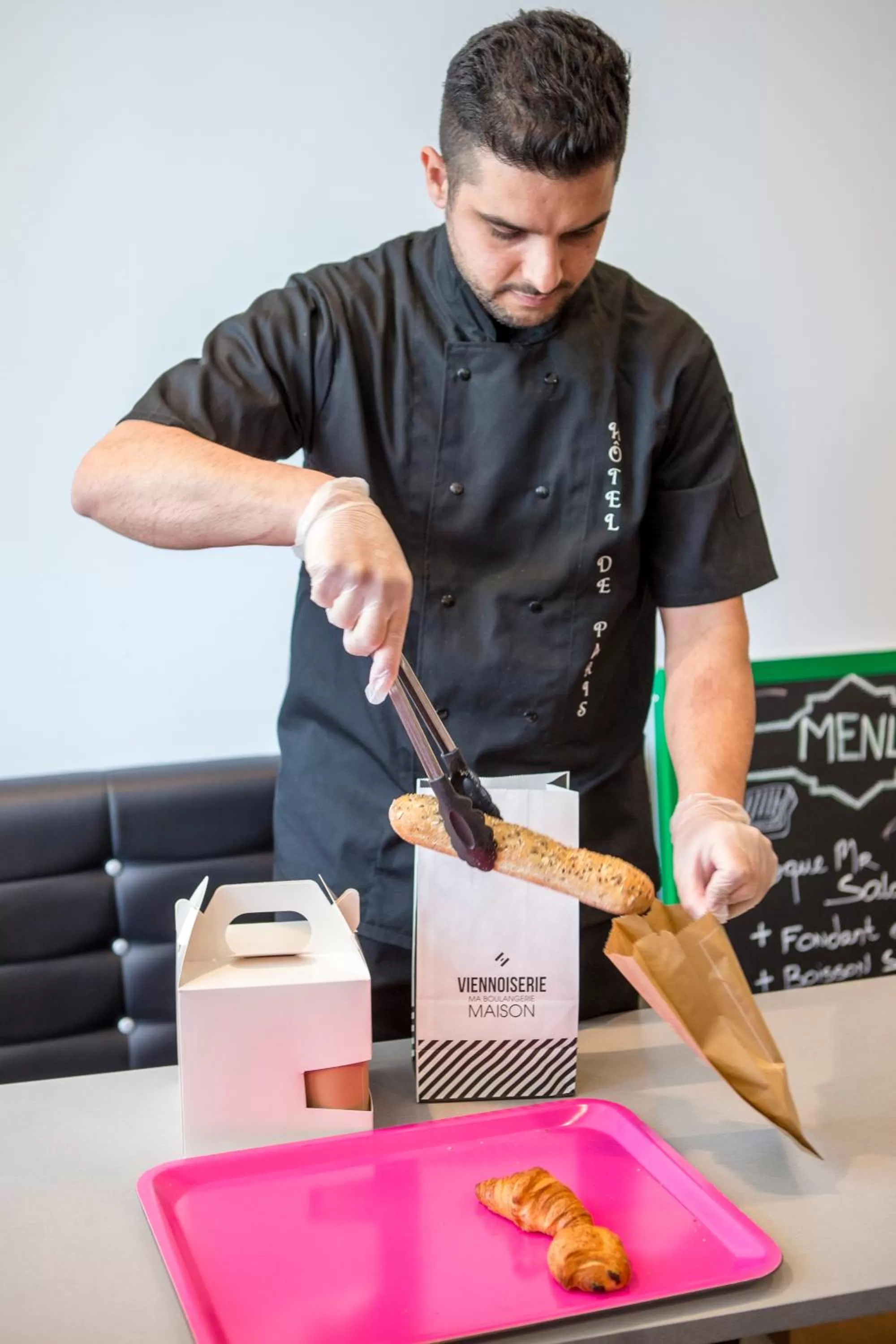 Staff in HOTEL DE PARIS MONTPARNASSE