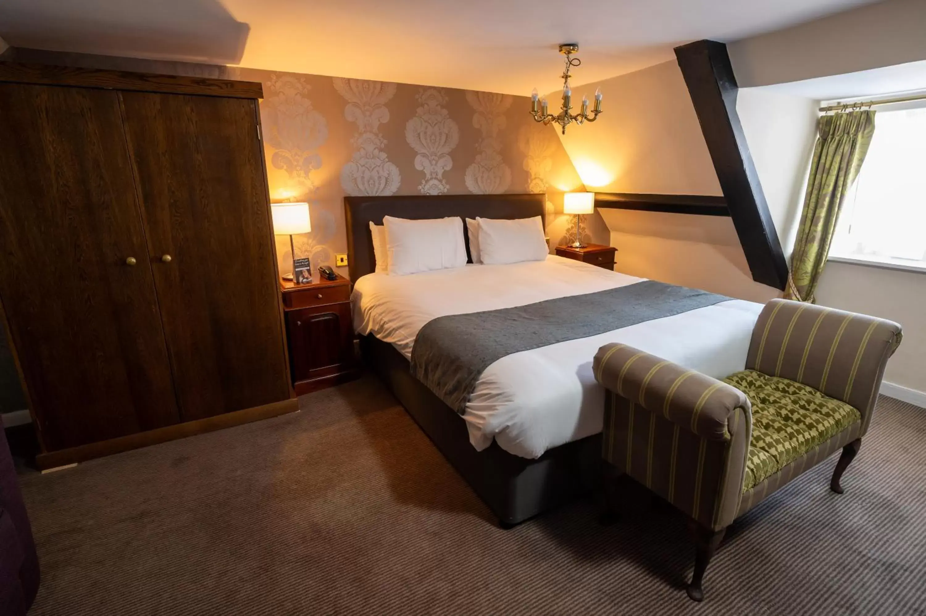 Bedroom, Bed in Antelope by Greene King Inns