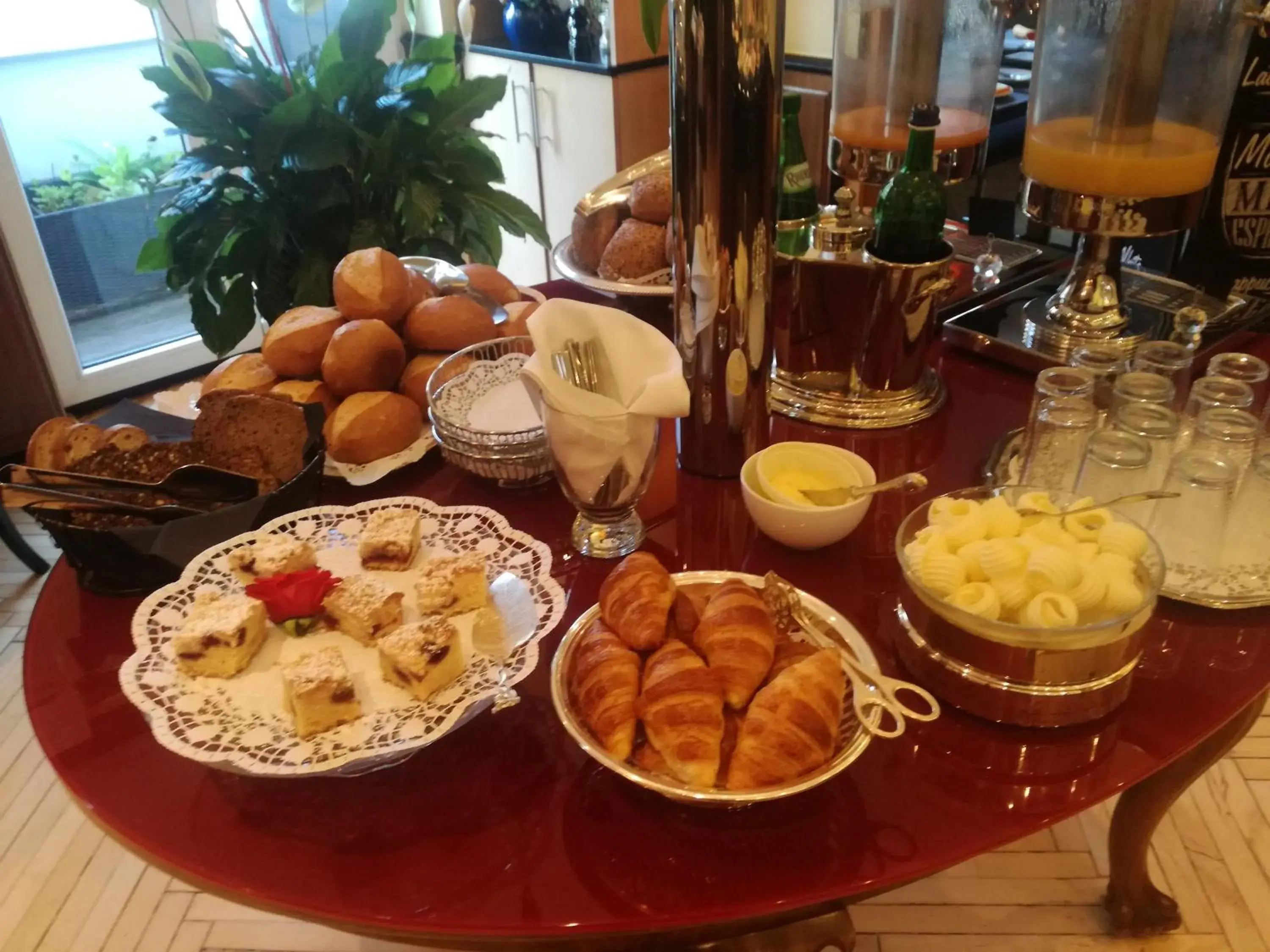 Buffet breakfast in Top Hotel Krämer