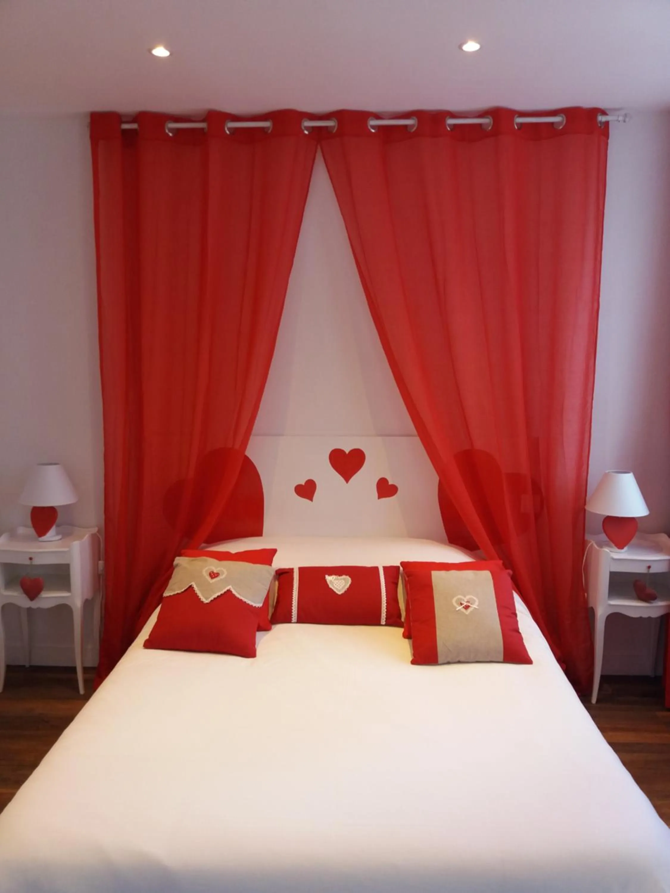 Photo of the whole room, Bed in Hôtel De La Paix