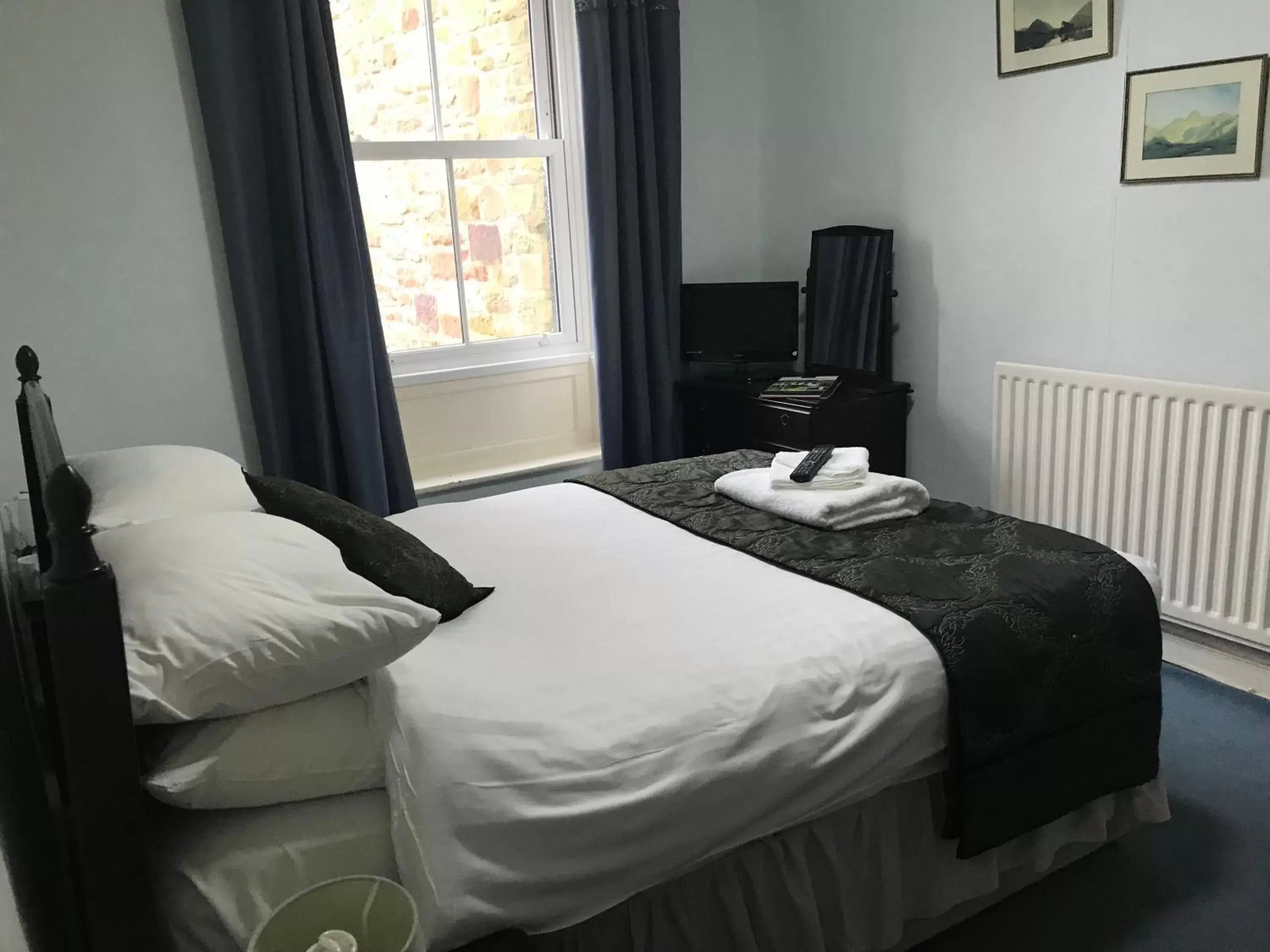 Double Room with Private Bathroom in Stanley Arms Hotel