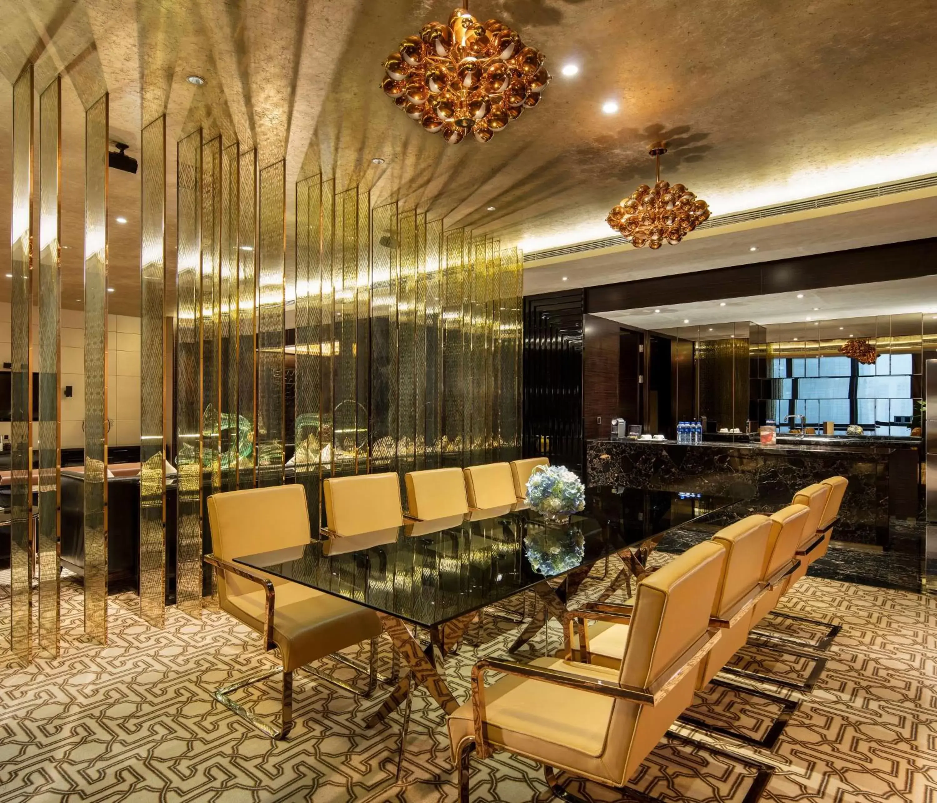 Bed in Hilton Shenzhen Futian, Metro Station at Hotel Front Door, Close to Futian Convention & Exhibition Center Bed in Hilton Shenzhen Futian, Metro Station at Hotel Front Door, Close to Futian Convention & Exhibition Center