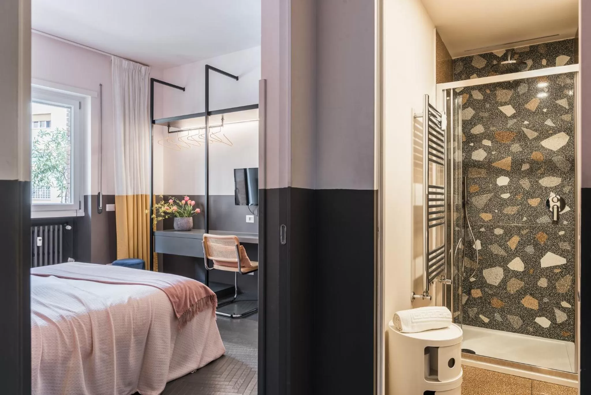 Shower, Bed in MARCANTONIO HOME ROME - Vatican -