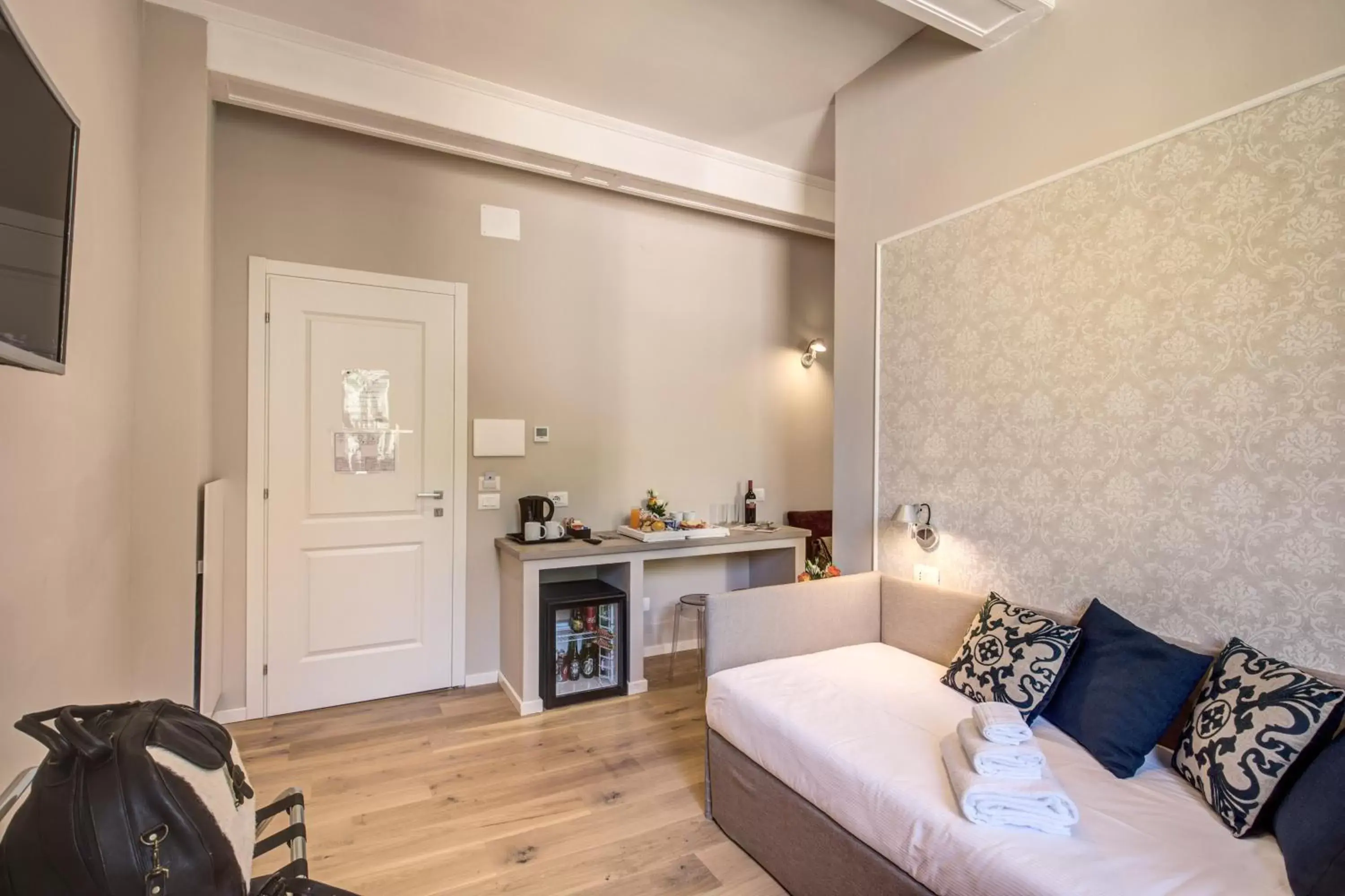 Decorative detail, Bed in The Spanish Suite Via di Ripetta Decorative detail, Bed in The Spanish Suite Via di Ripetta