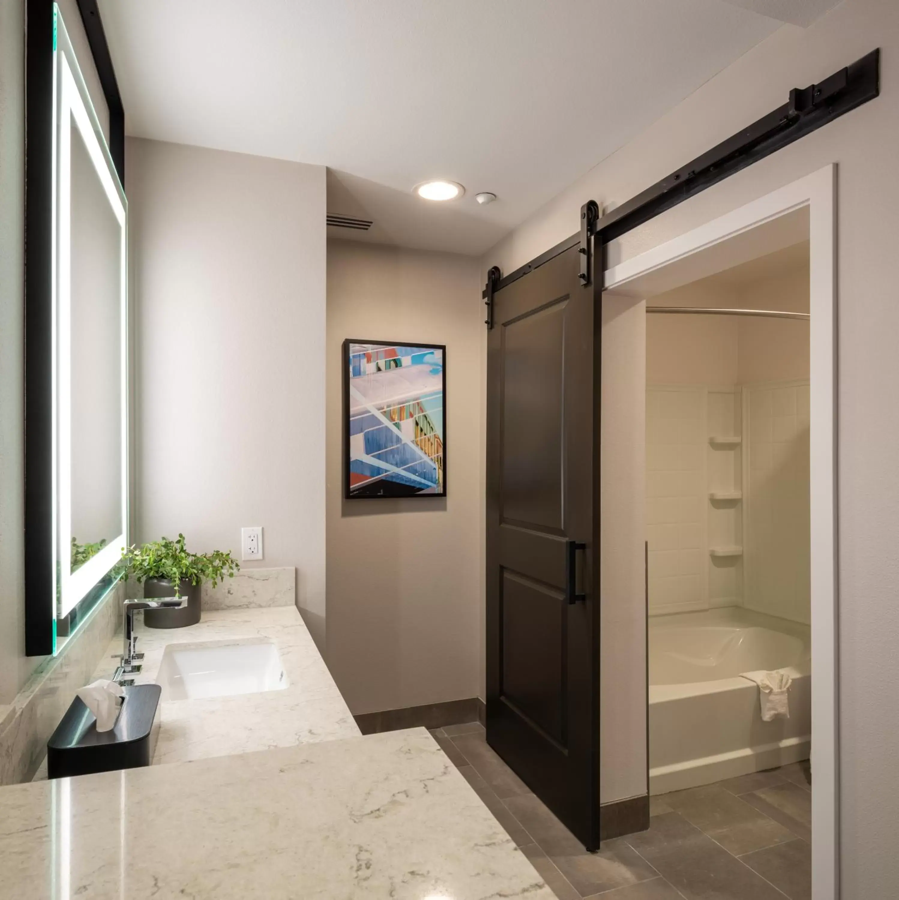 Shower, TV/Entertainment Center in Ayres Hotel Rialto Fontana