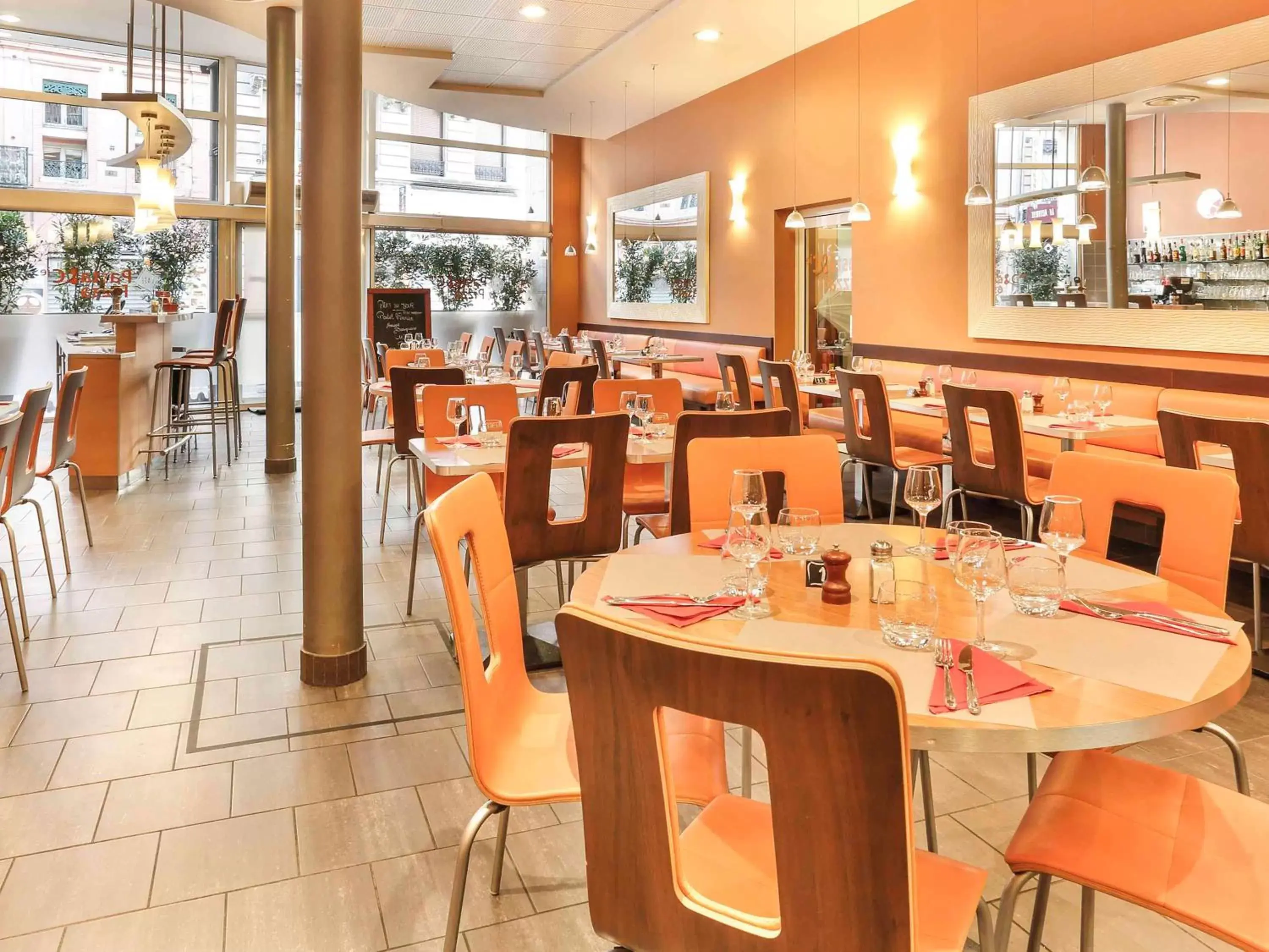 Restaurant/Places to Eat in ibis Toulouse Gare Matabiau