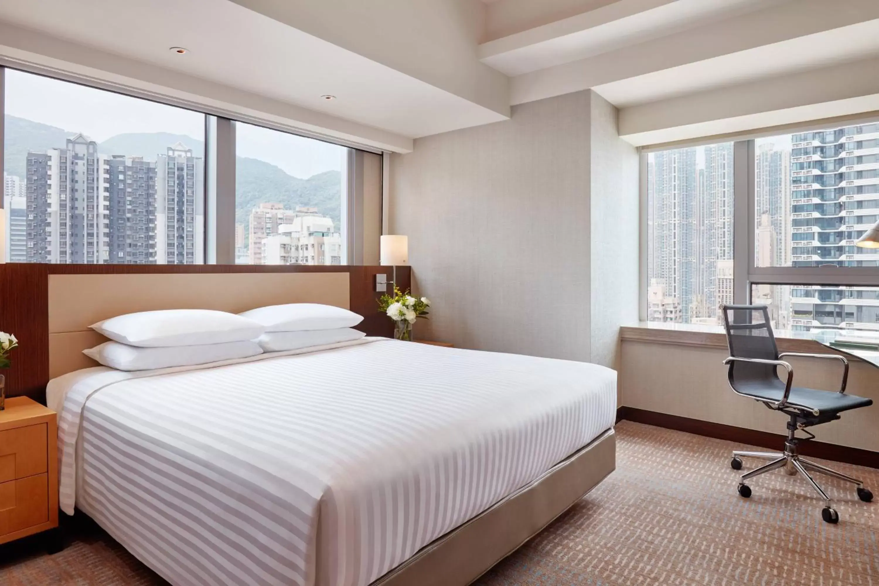 Photo of the whole room, View in Courtyard by Marriott Hong Kong