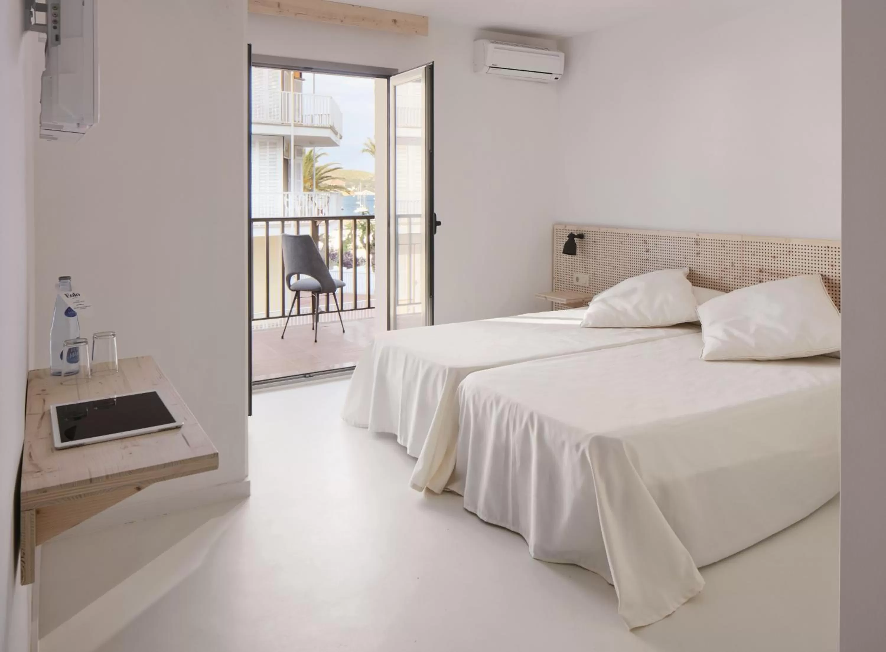 Bedroom, Bed in Hotel Eolo