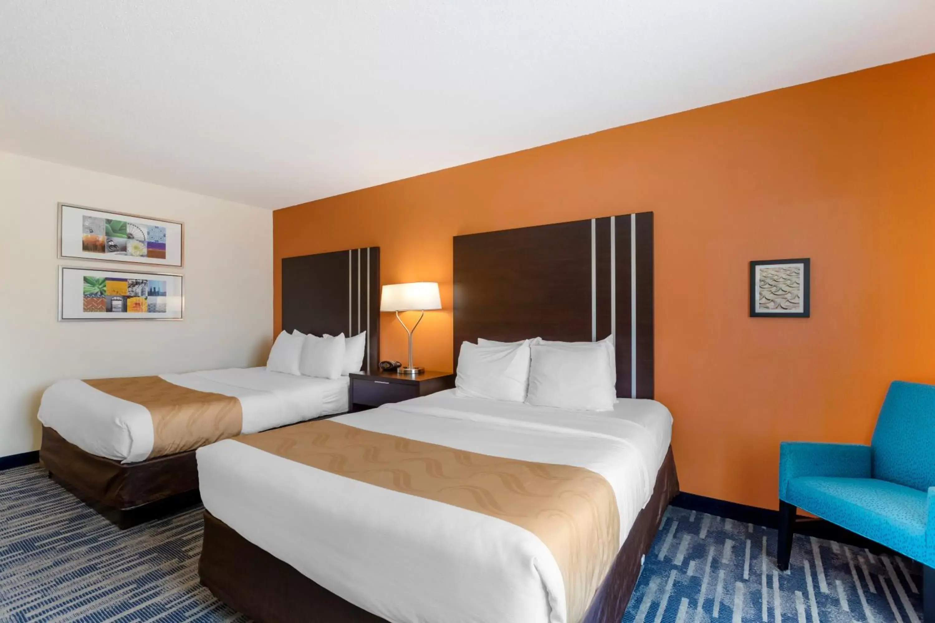 Bedroom, Bed in Quality Inn & Suites Keokuk North