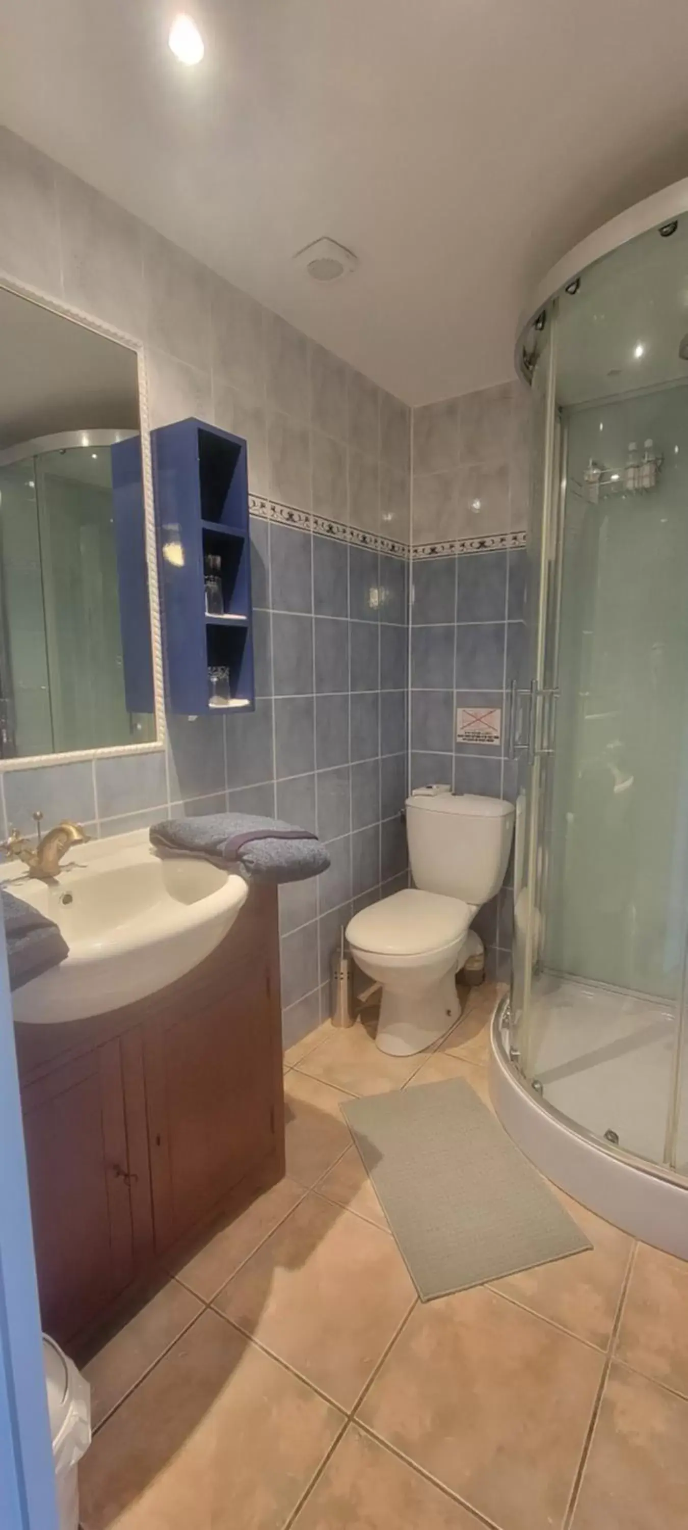 Shower, Bathroom in Le Mas du Rouquan