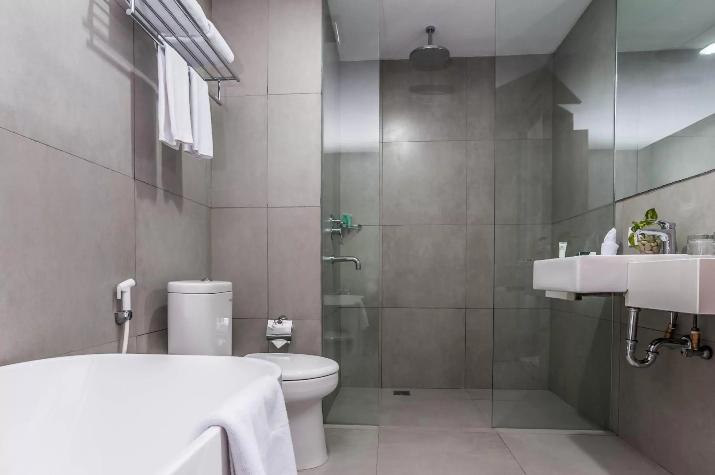 Shower, Bathroom in KHAS Makassar Hotel