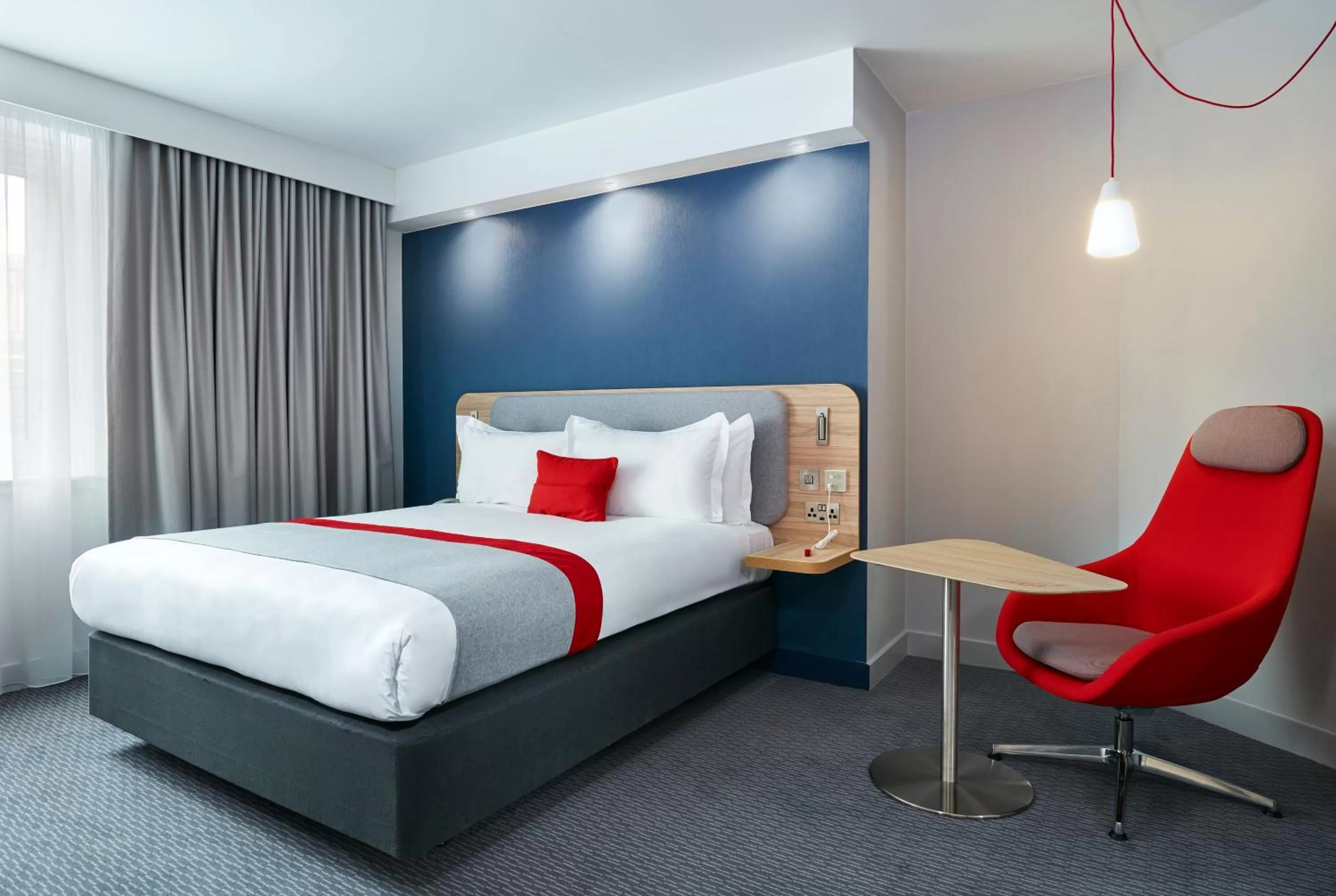 Photo of the whole room, Bed in Holiday Inn Express Dublin City Centre by IHG