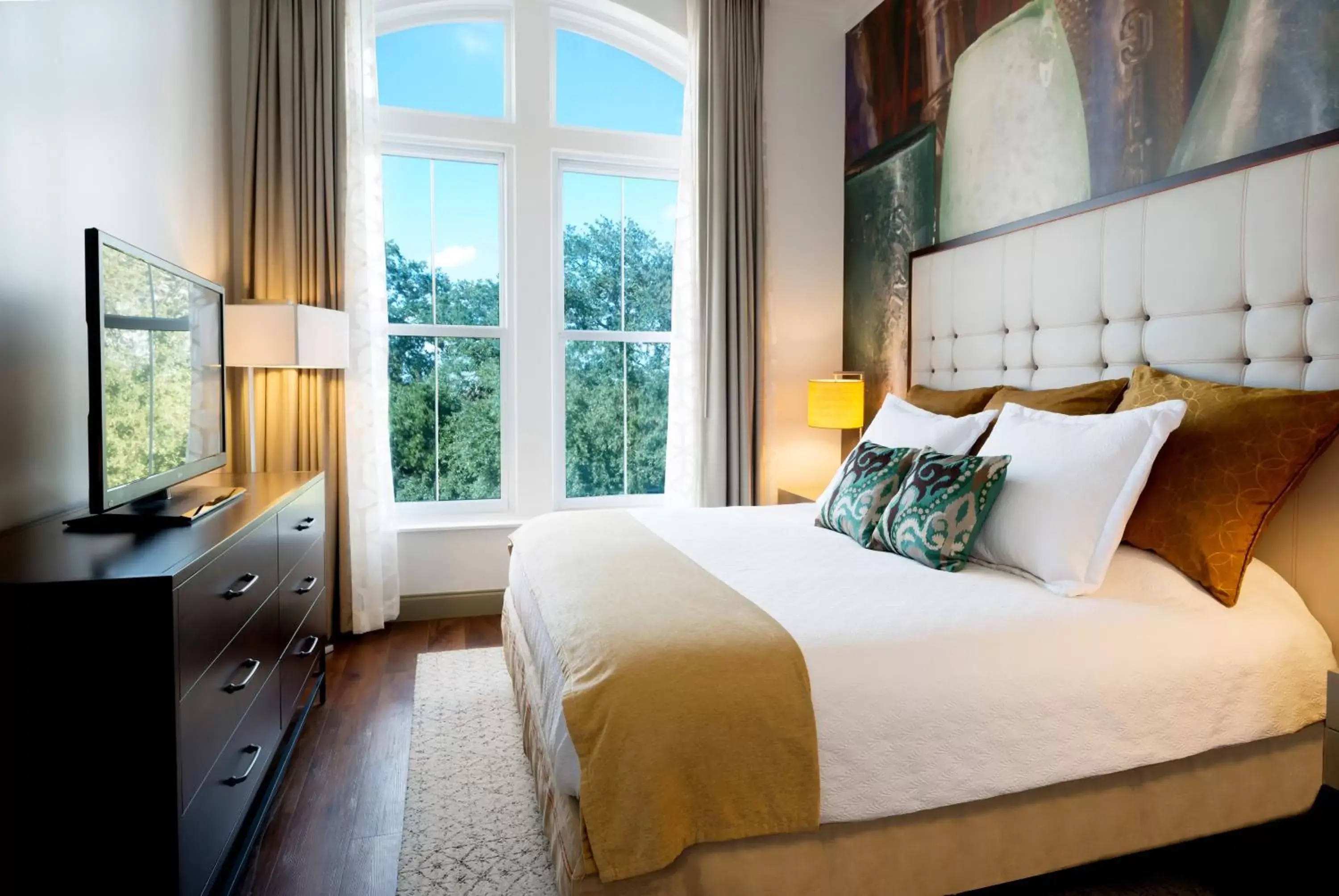 Two-Bedroom Suite with City View in Hotel Indigo Savannah Historic District, an IHG Hotel