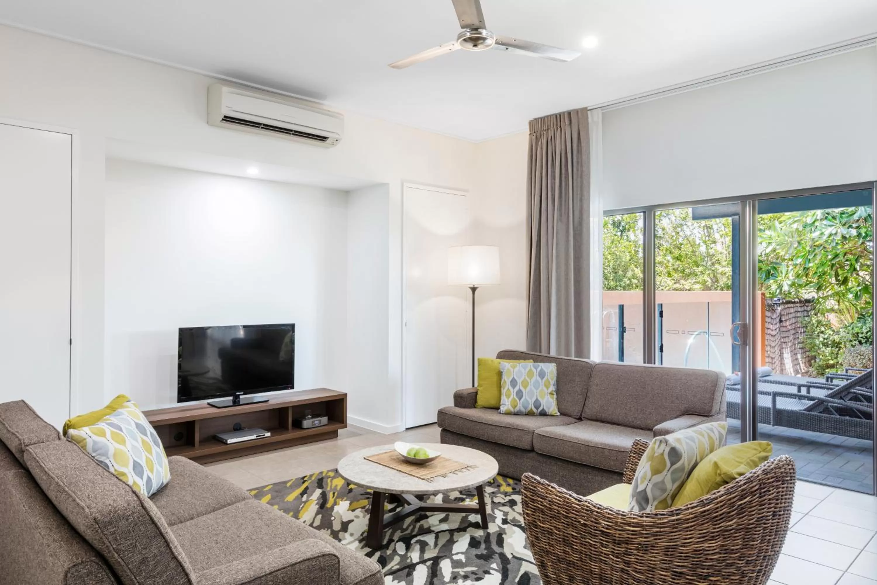 TV and multimedia in Oaks Cable Beach Resort