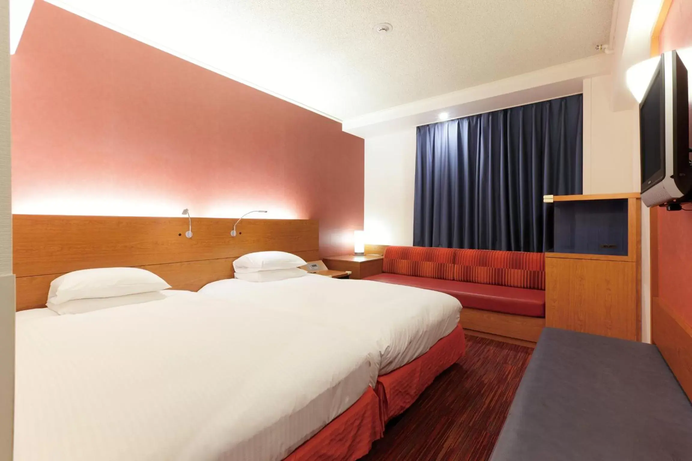Photo of the whole room, Bed in Hotel Nikko Narita
