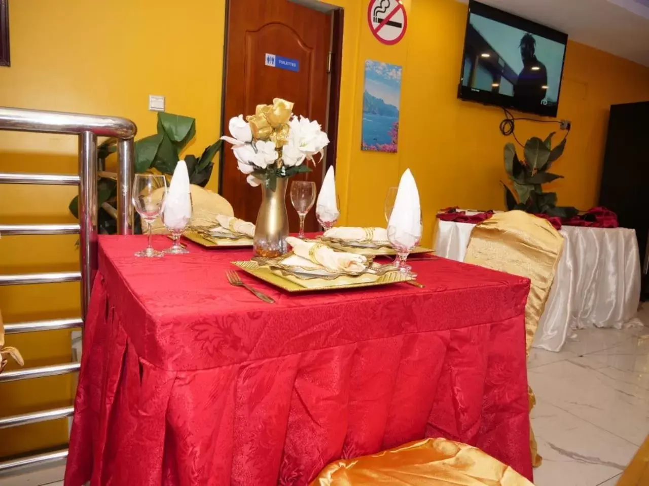 Restaurant/places to eat in Marriot Metropolitan Hotel Restaurant/places to eat in Marriot Metropolitan Hotel