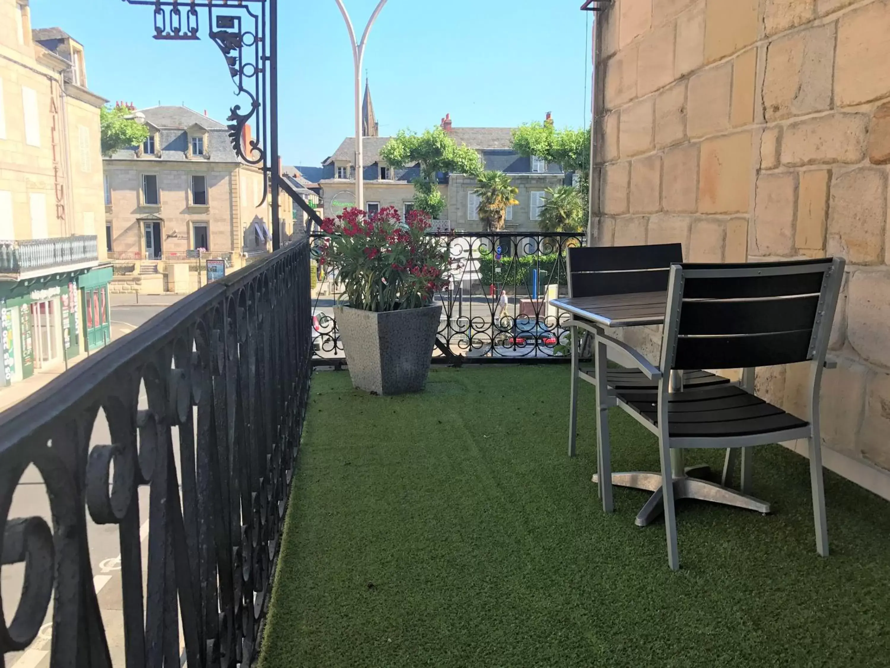 Balcony/Terrace in Hôtel La Réserve de Brive