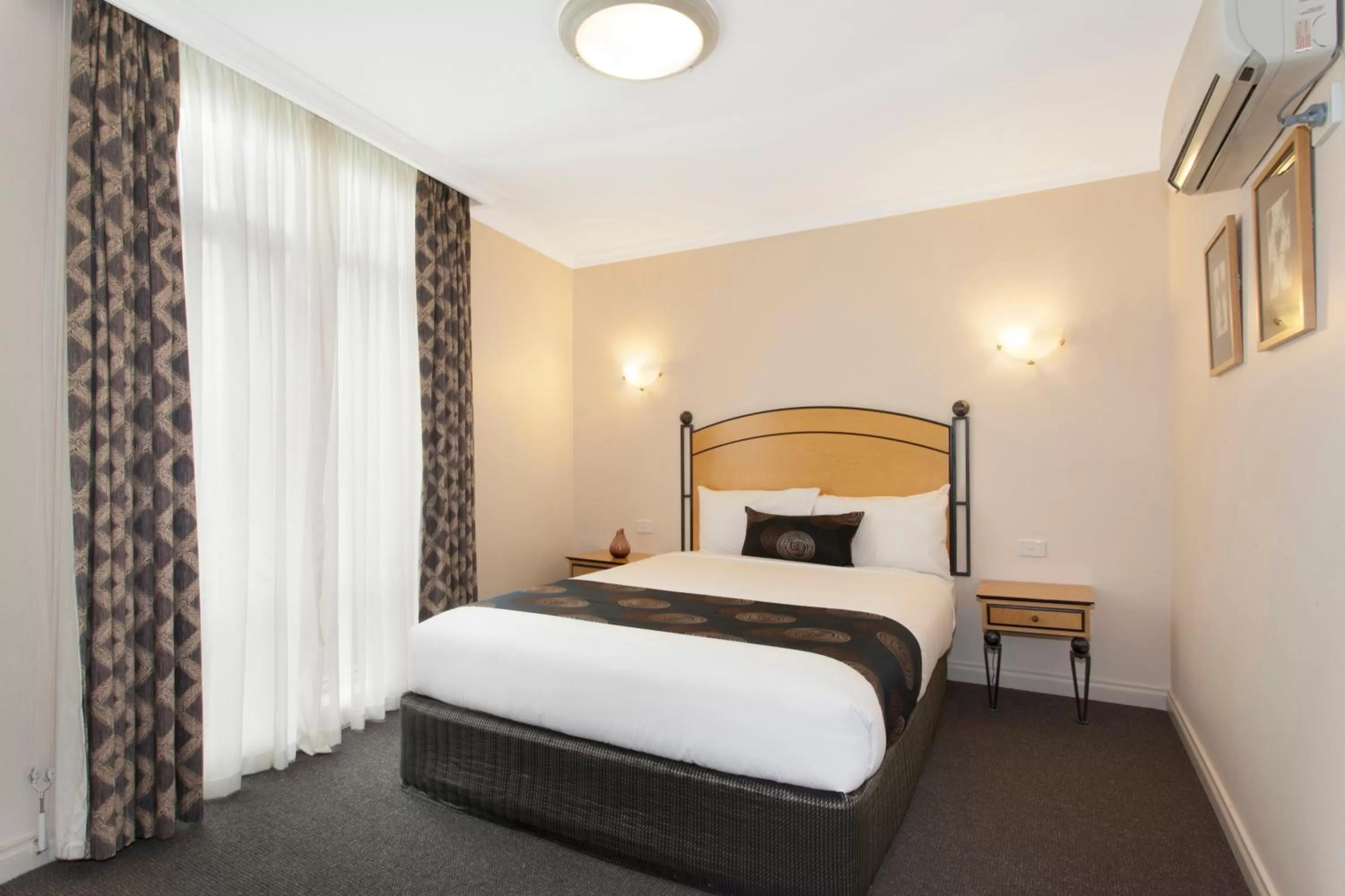 Bedroom, Bed in Melbourne Metropole Central Official