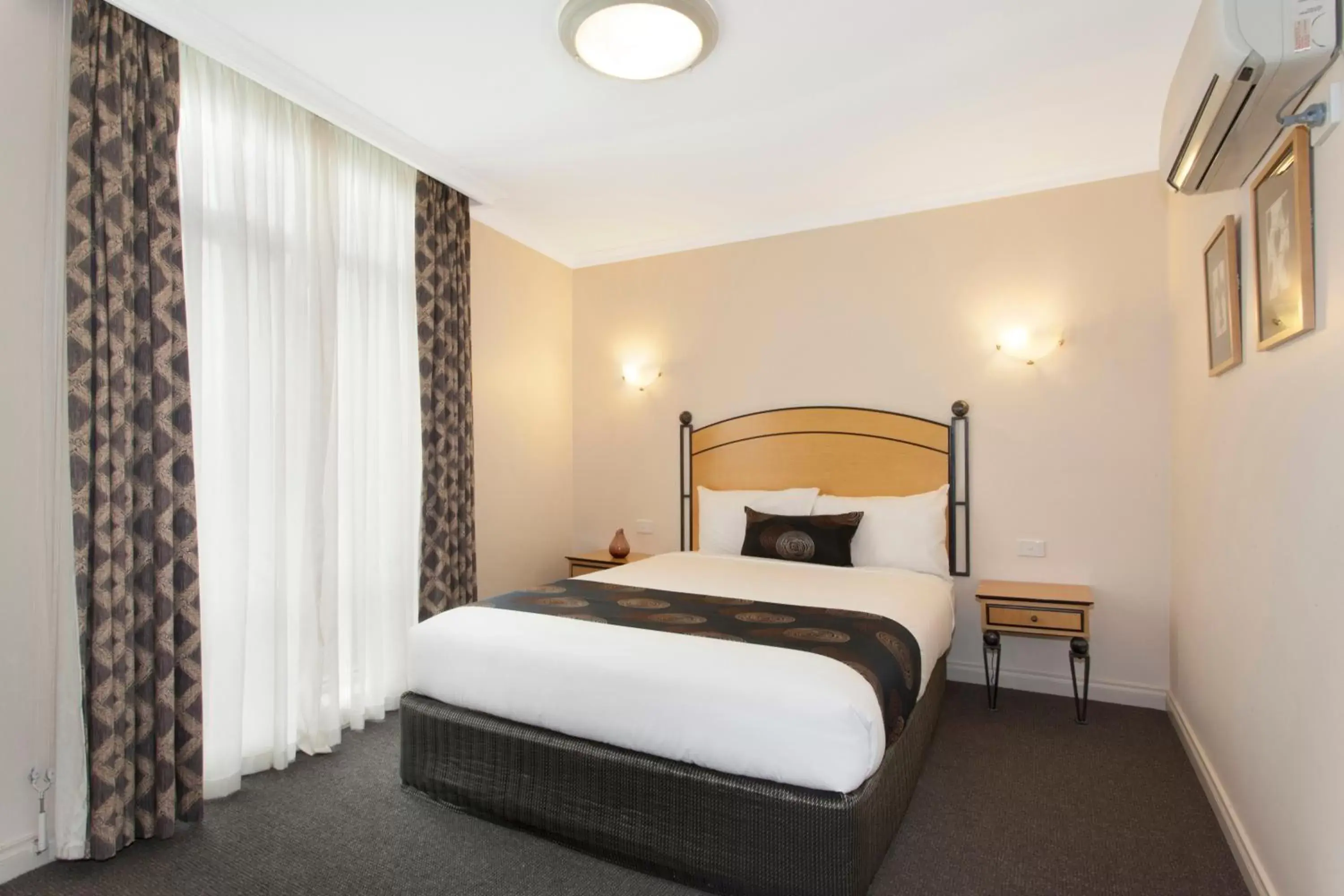 Bedroom, Bed in Melbourne Metropole Central