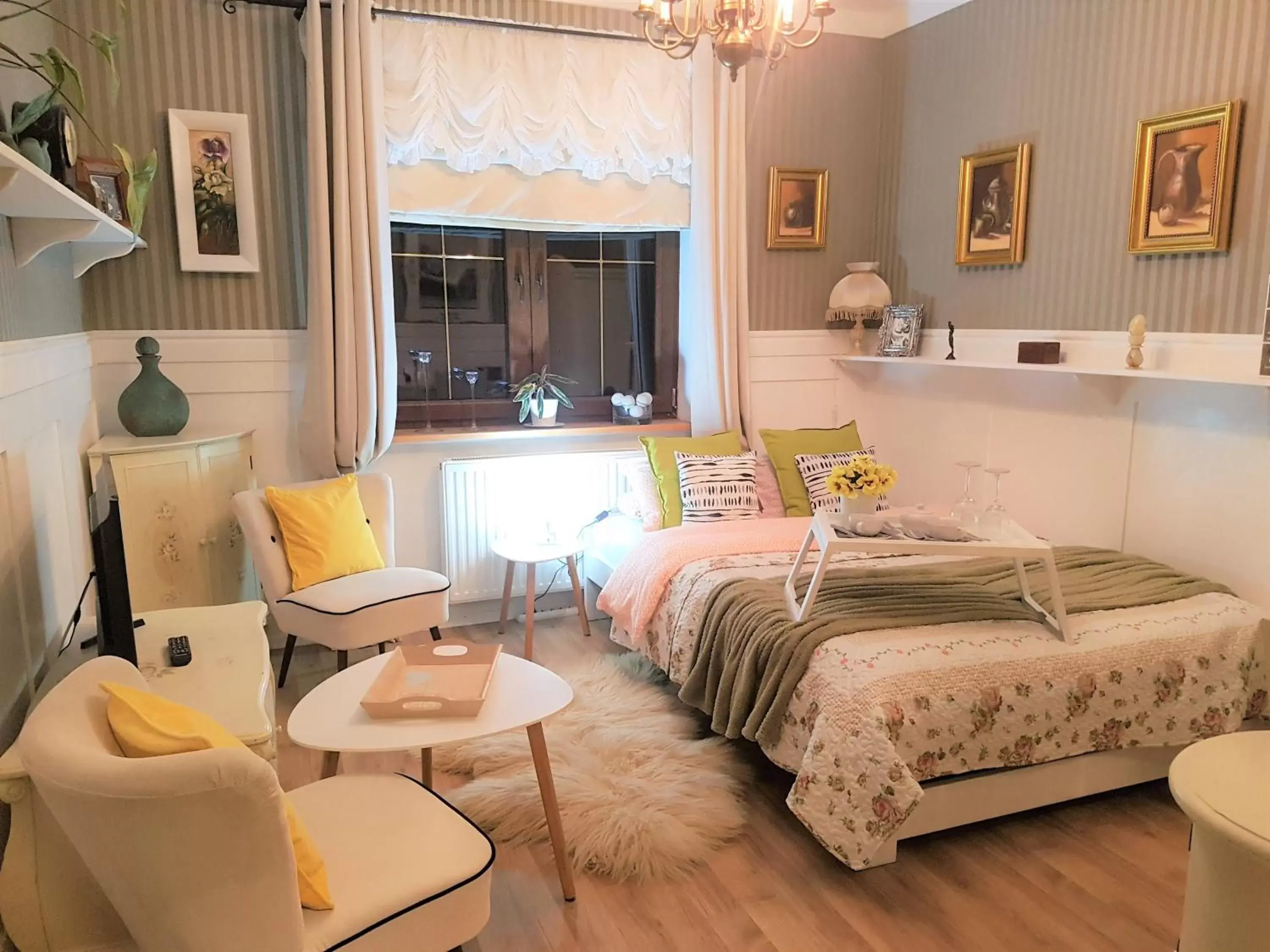 Deluxe Double Room with Private Bathroom - single occupancy in Dom z Sauną i Jacuzzi- na wyłączność lub pokoje Deluxe Double Room with Private Bathroom - single occupancy in Dom z Sauną i Jacuzzi- na wyłączność lub pokoje