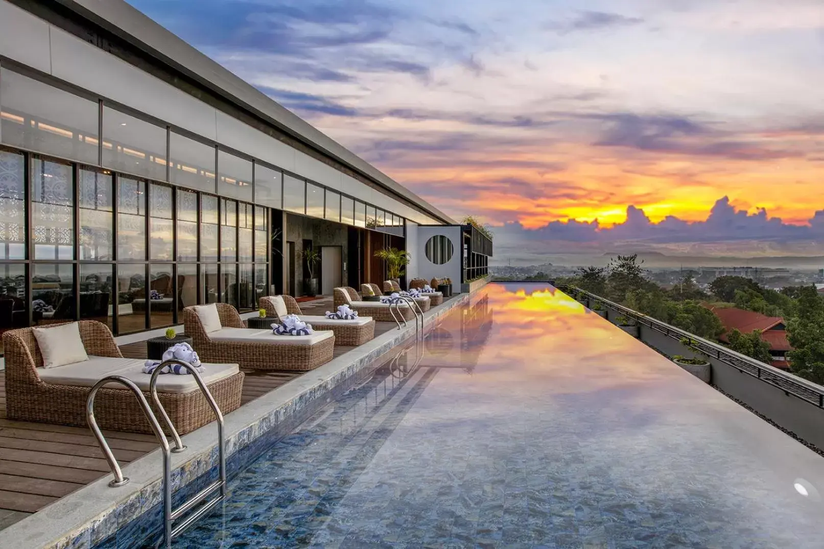 Swimming Pool in The Manohara Hotel Yogyakarta