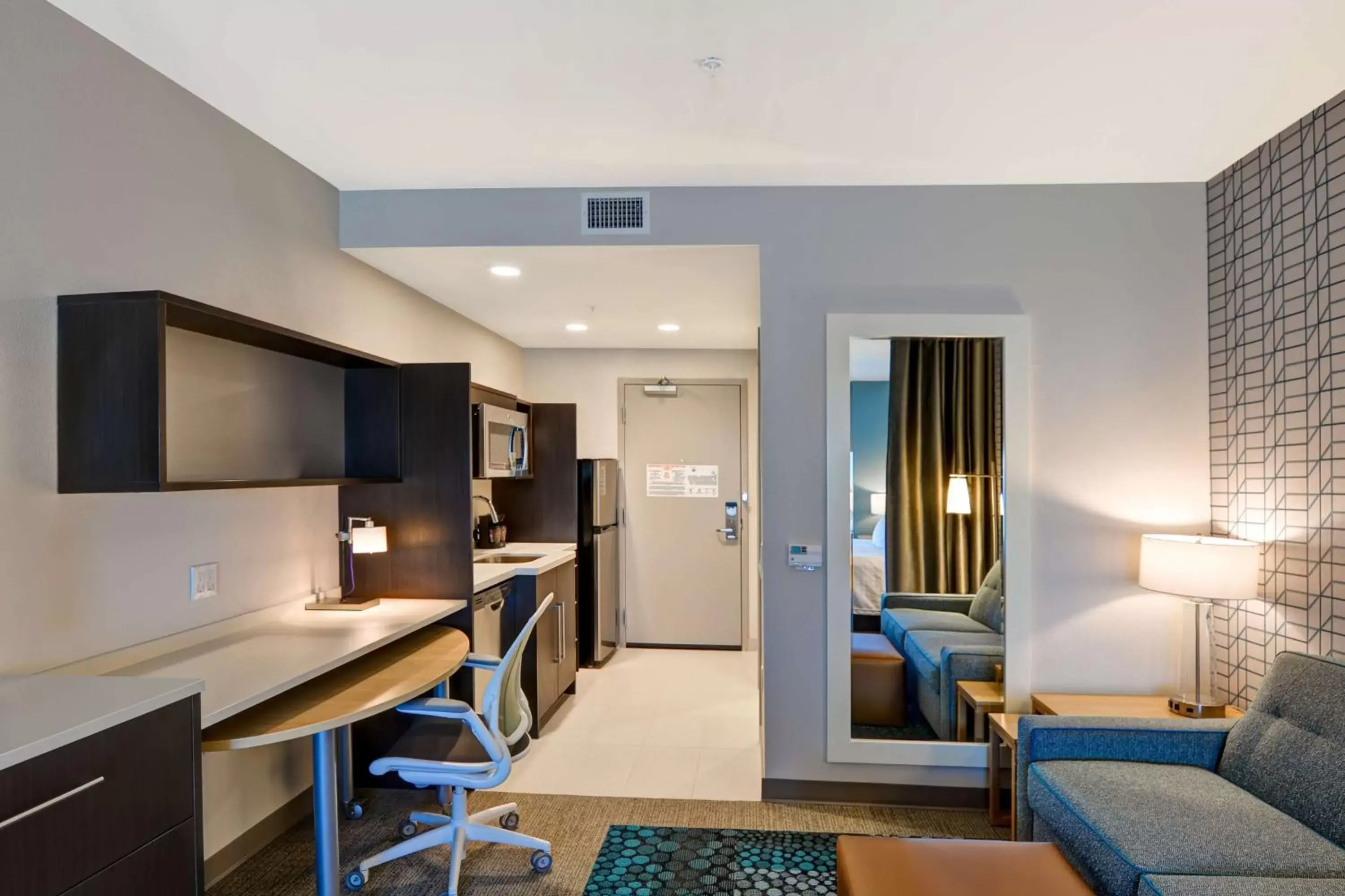 Bedroom, TV/Entertainment Center in Home2 Suites By Hilton Palmdale