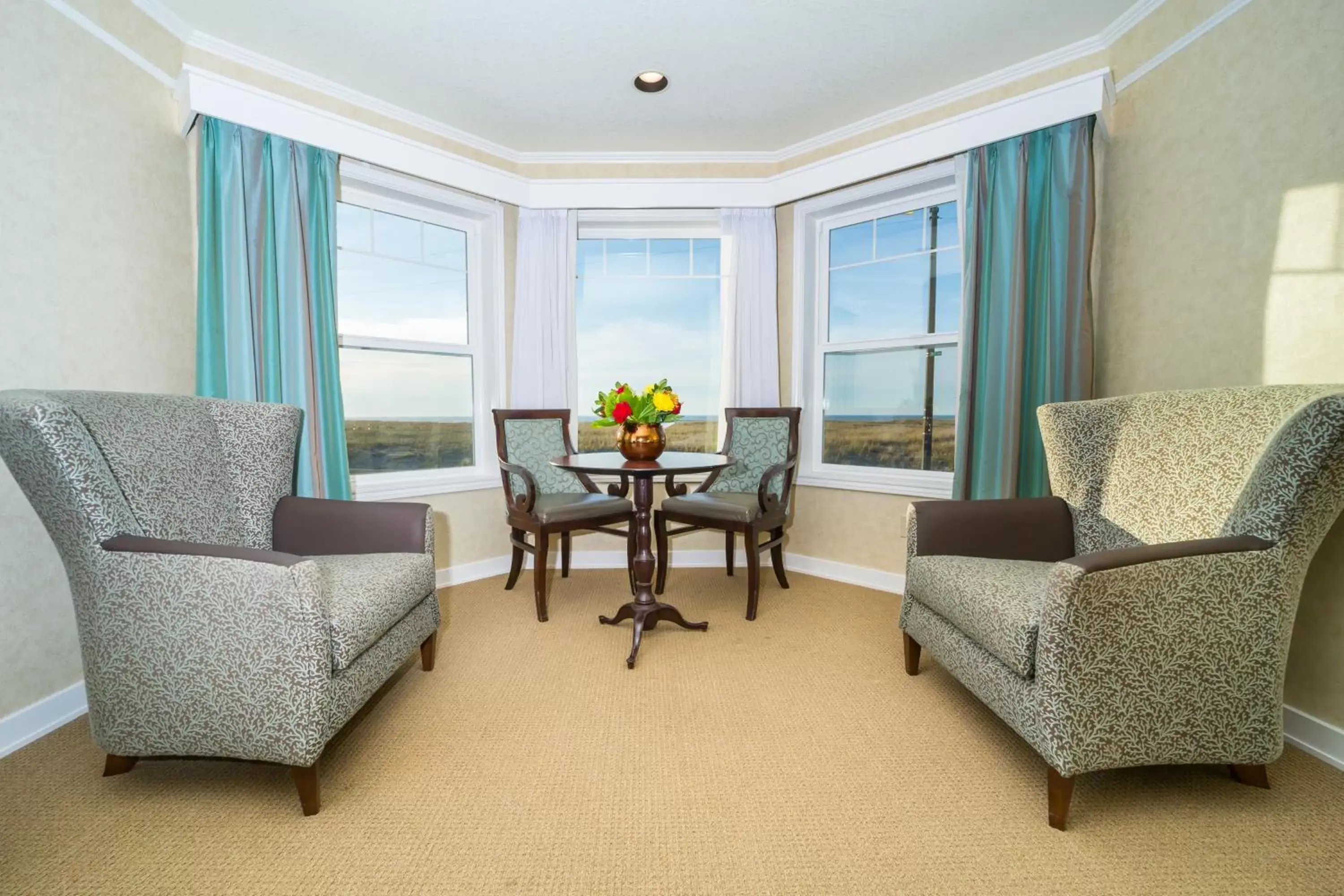 Living room, Seating Area in Inn of the Four Winds Seaside Oceanfront