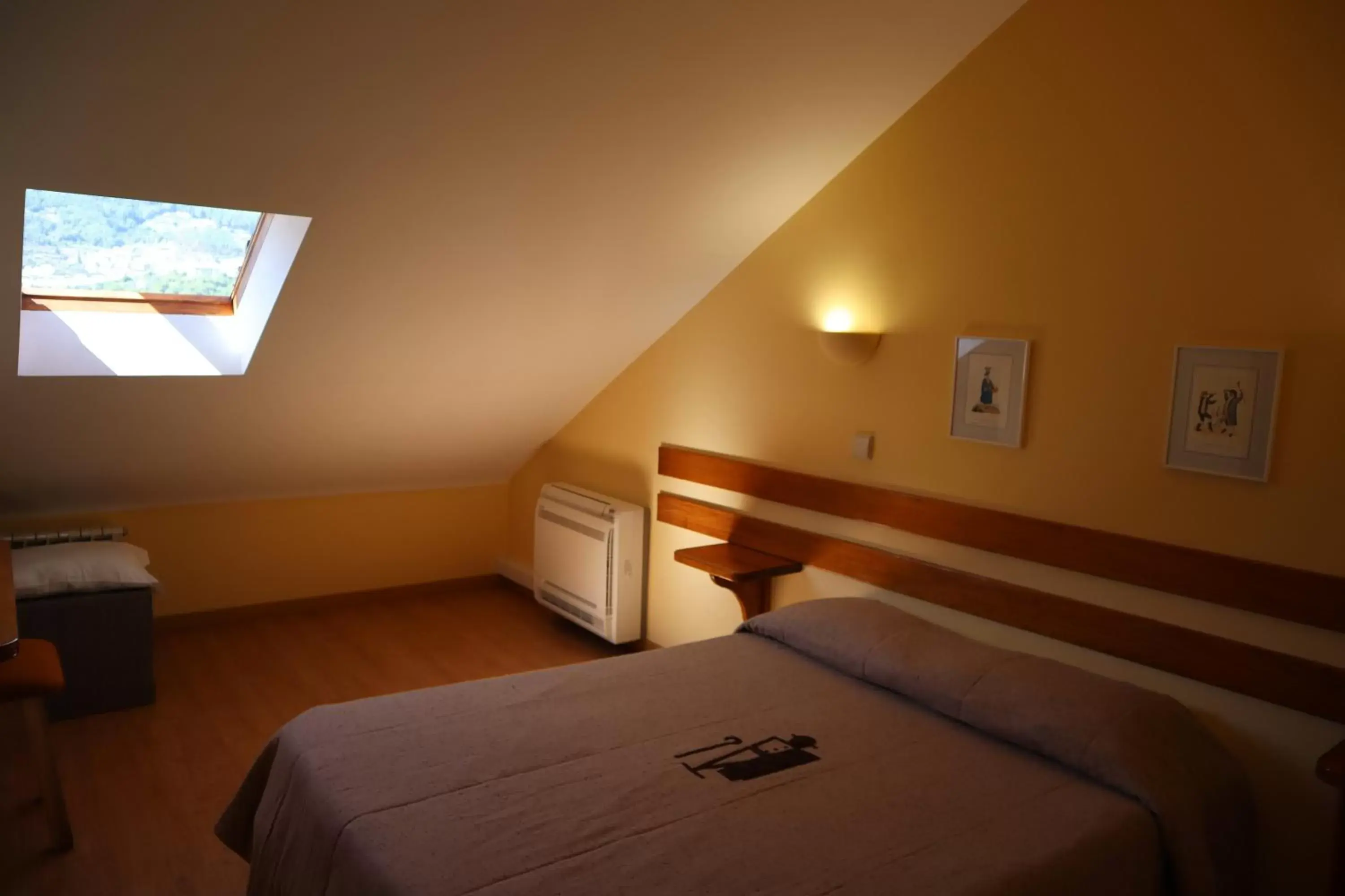 Bedroom, Bed in Alojamento Santa Clara