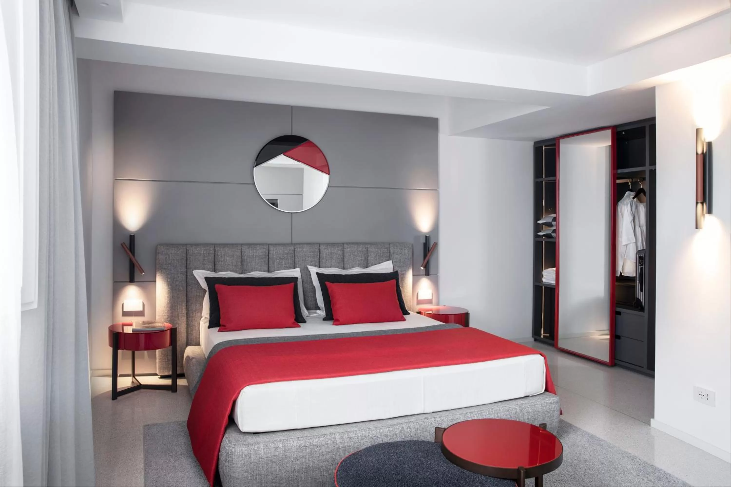 Photo of the whole room, Bed in Hotel Plaza e de Russie - Relais & Châteaux