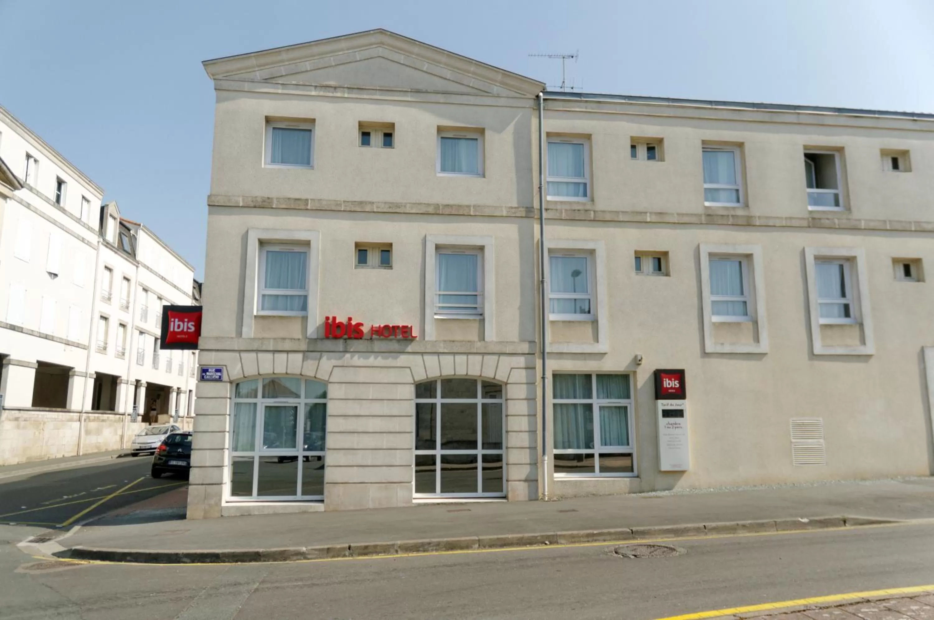 Property building in ibis Rochefort