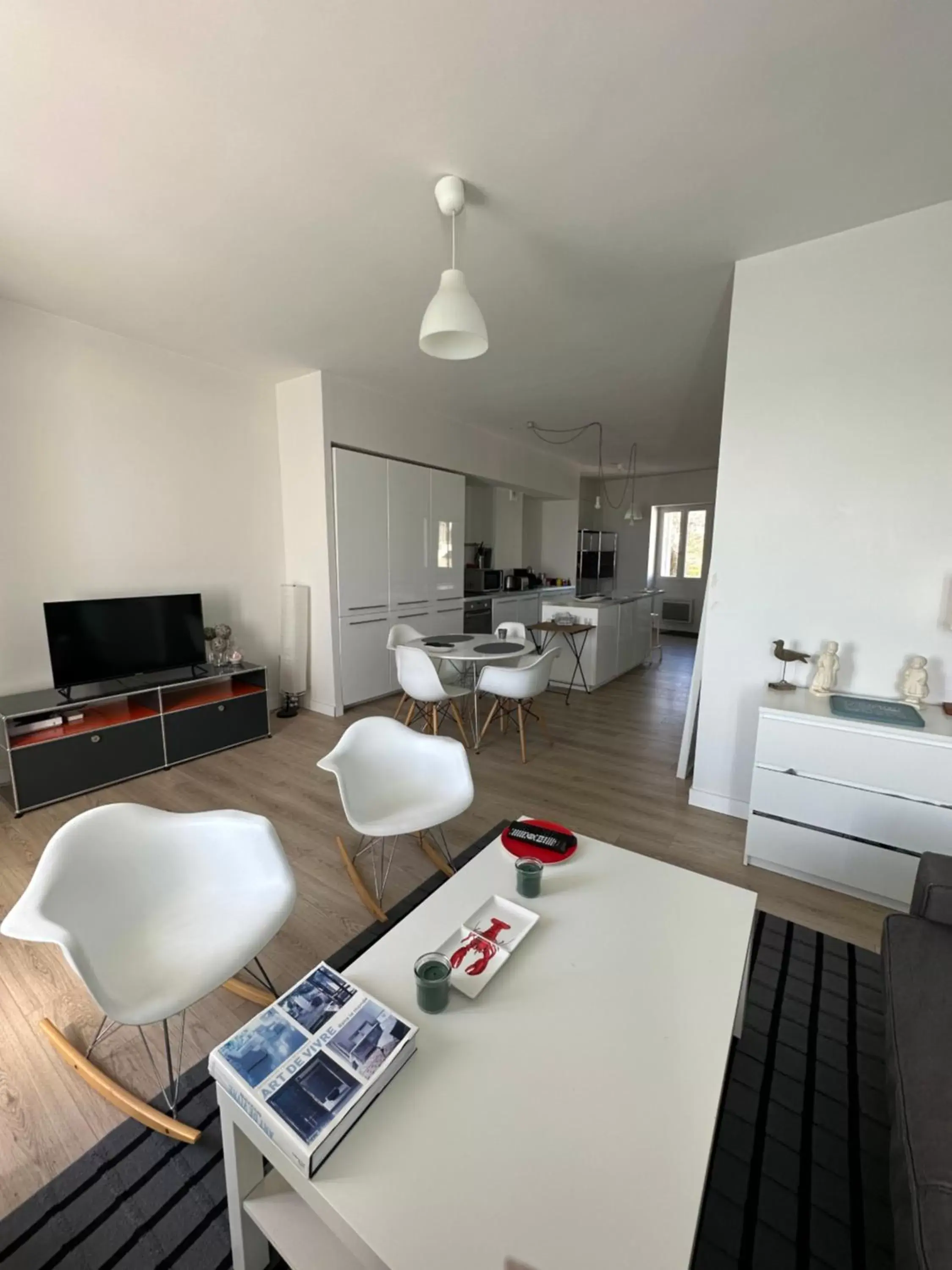 Living room, Bathroom in Appartement Design I Port Douarnenez