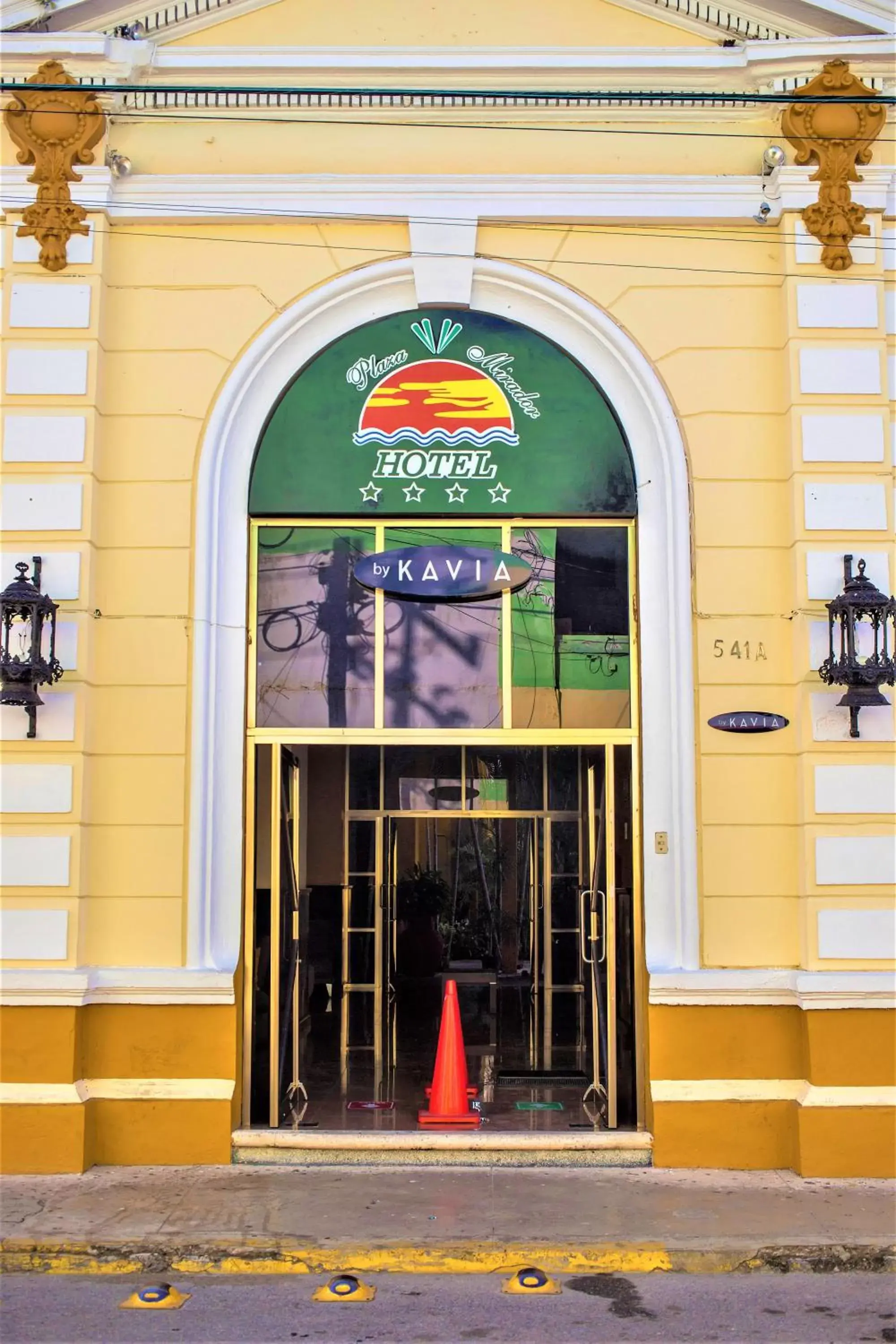 Facade/entrance in Hotel Plaza Mirador