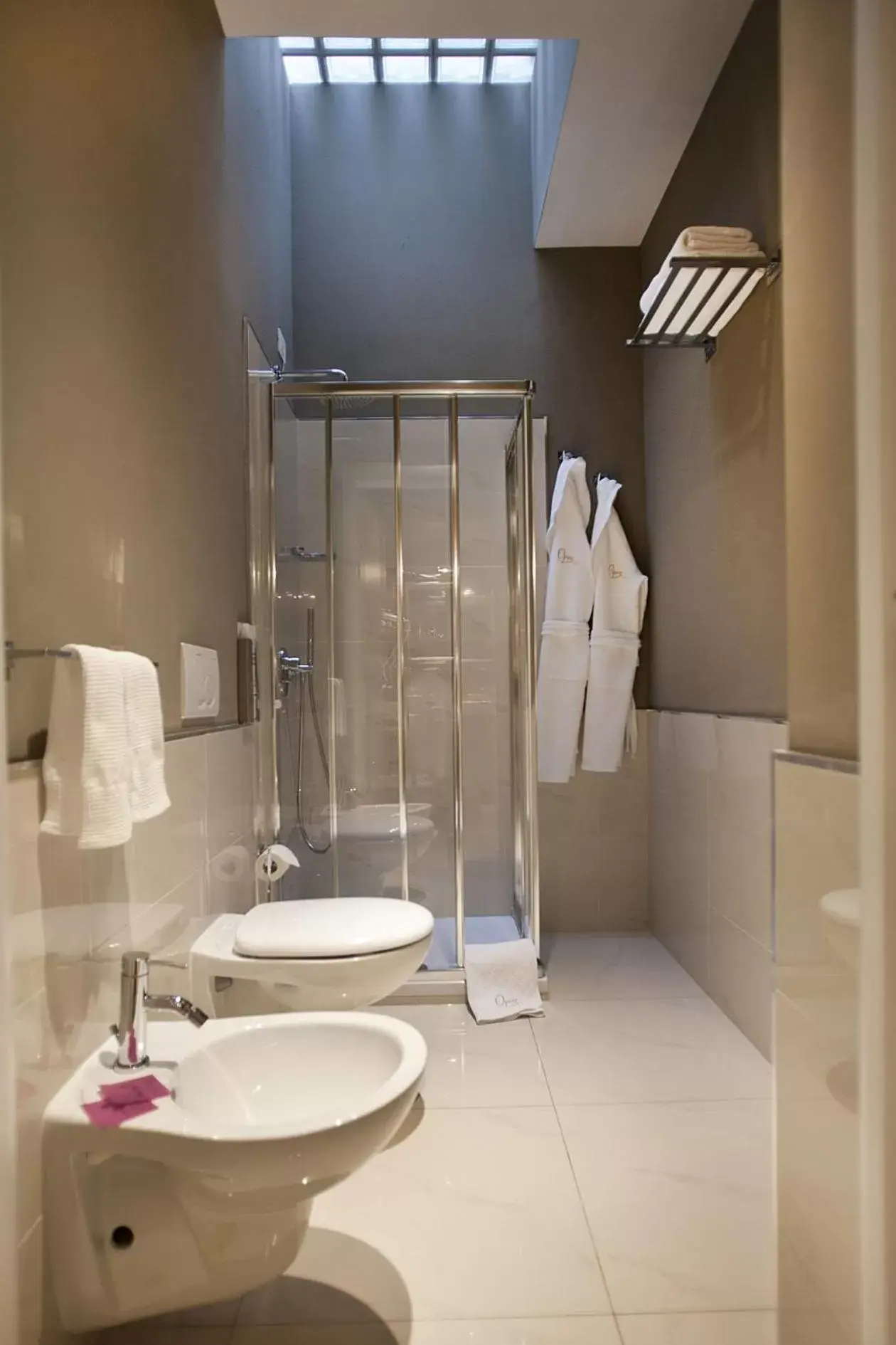 Bathroom in Opera Relais De Charme - Aparthotel
