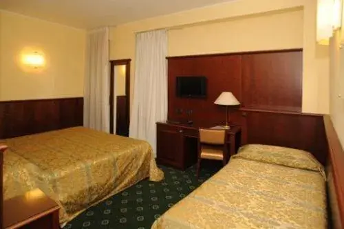 Photo of the whole room, Bed in Hotel Valganna