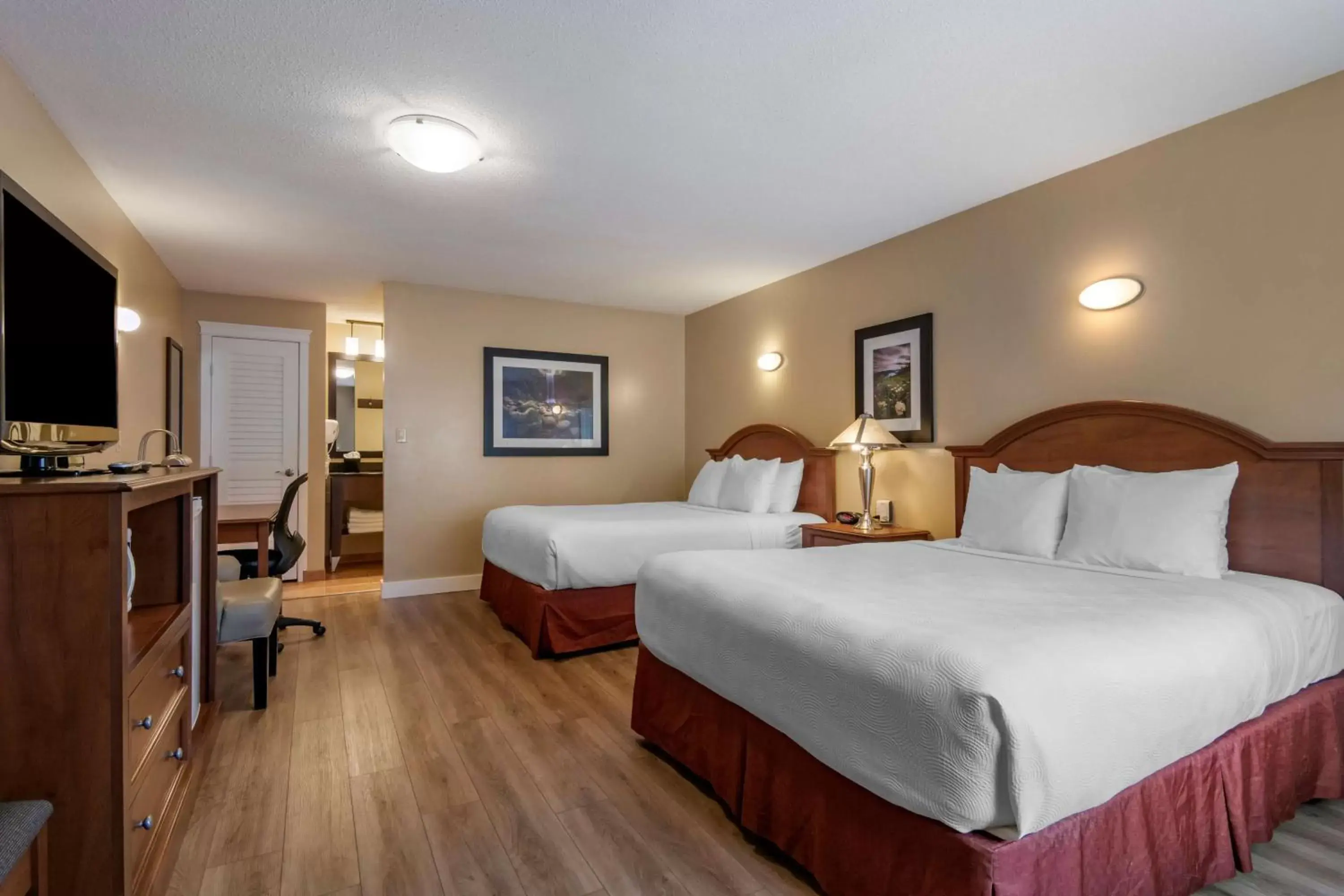 Bedroom in Best Western Sicamous Inn