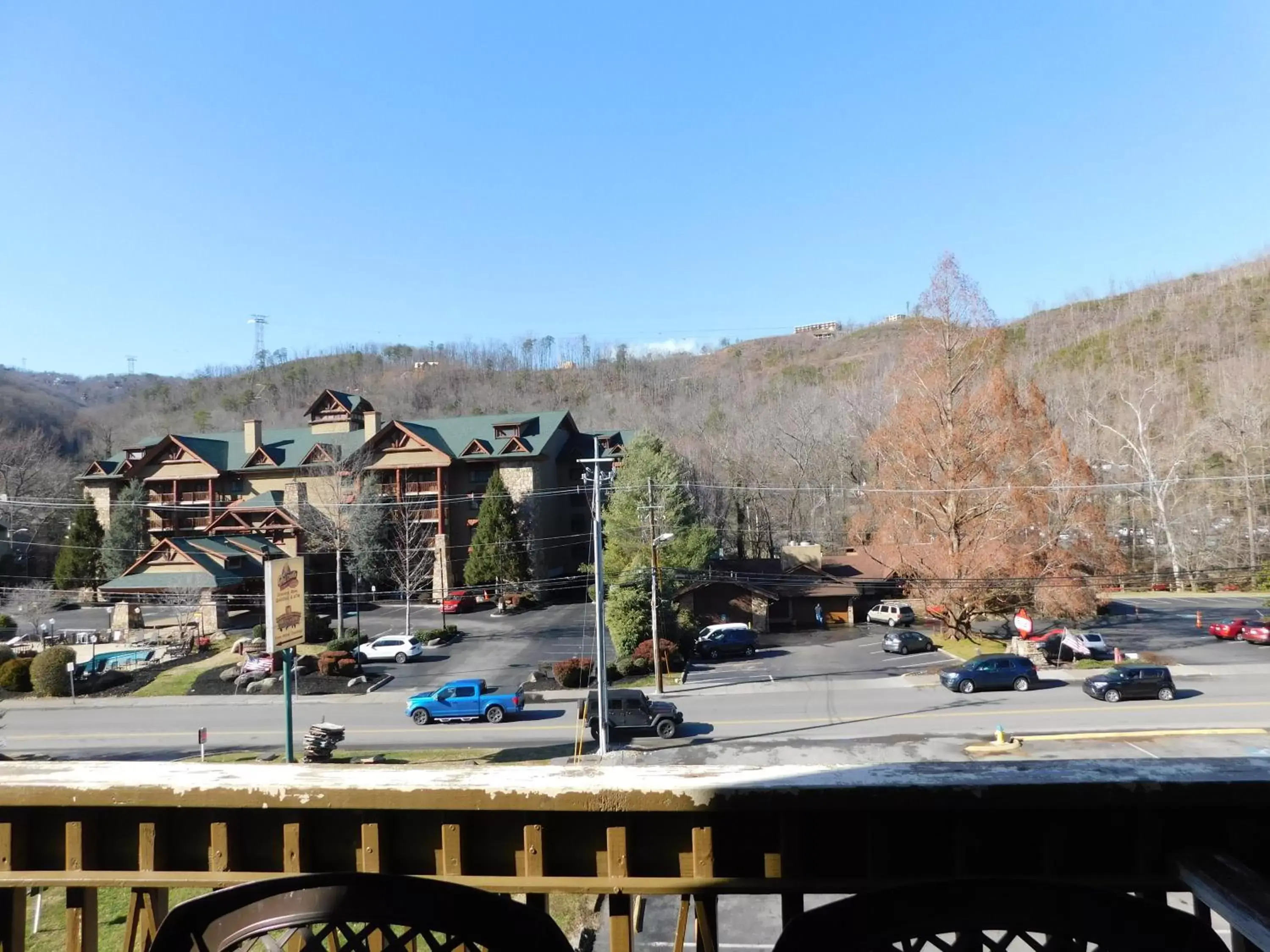 Winter in Days Inn & Suites by Wyndham Downtown Gatlinburg Parkway