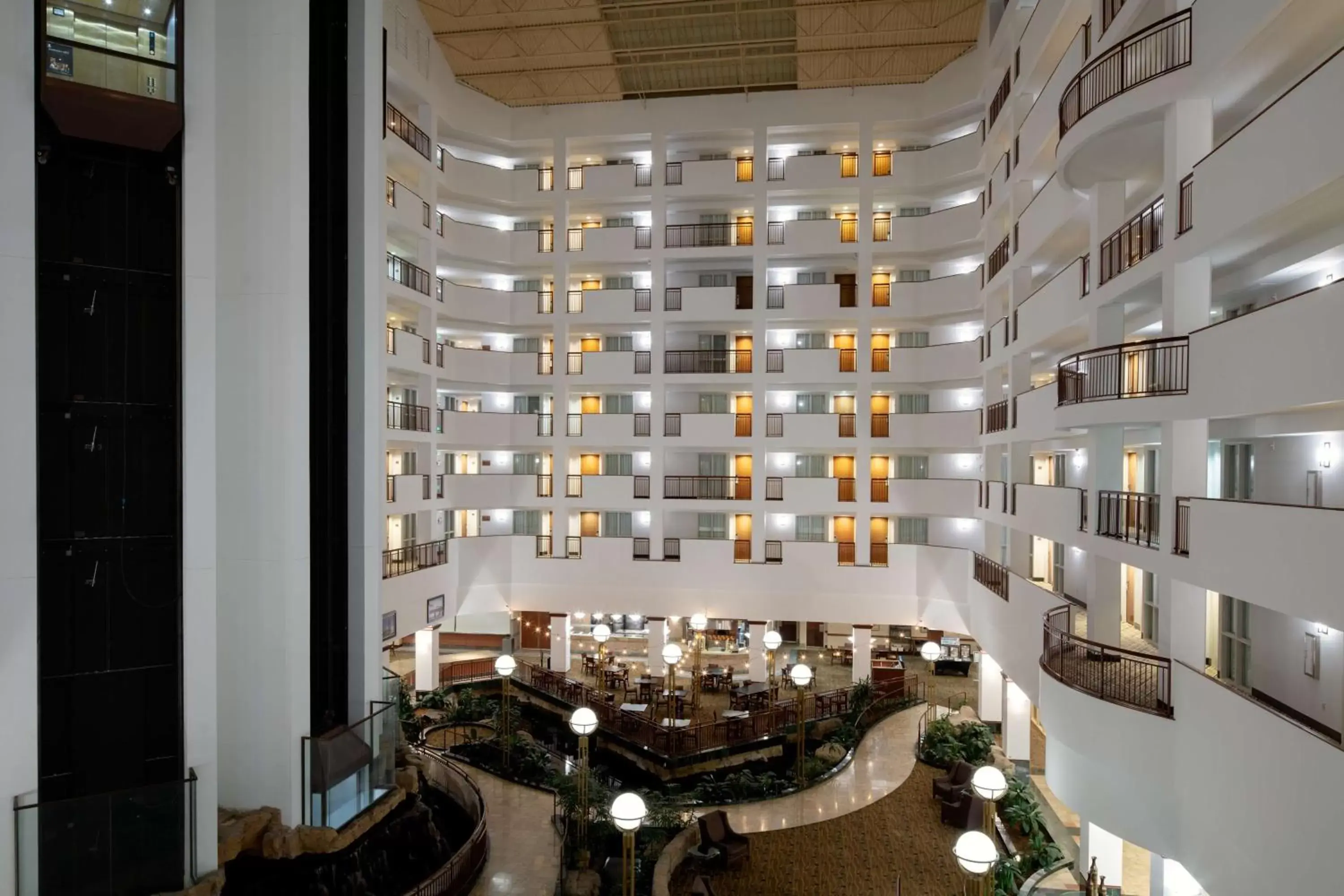 Lobby or reception in Embassy Suites by Hilton Portland Airport