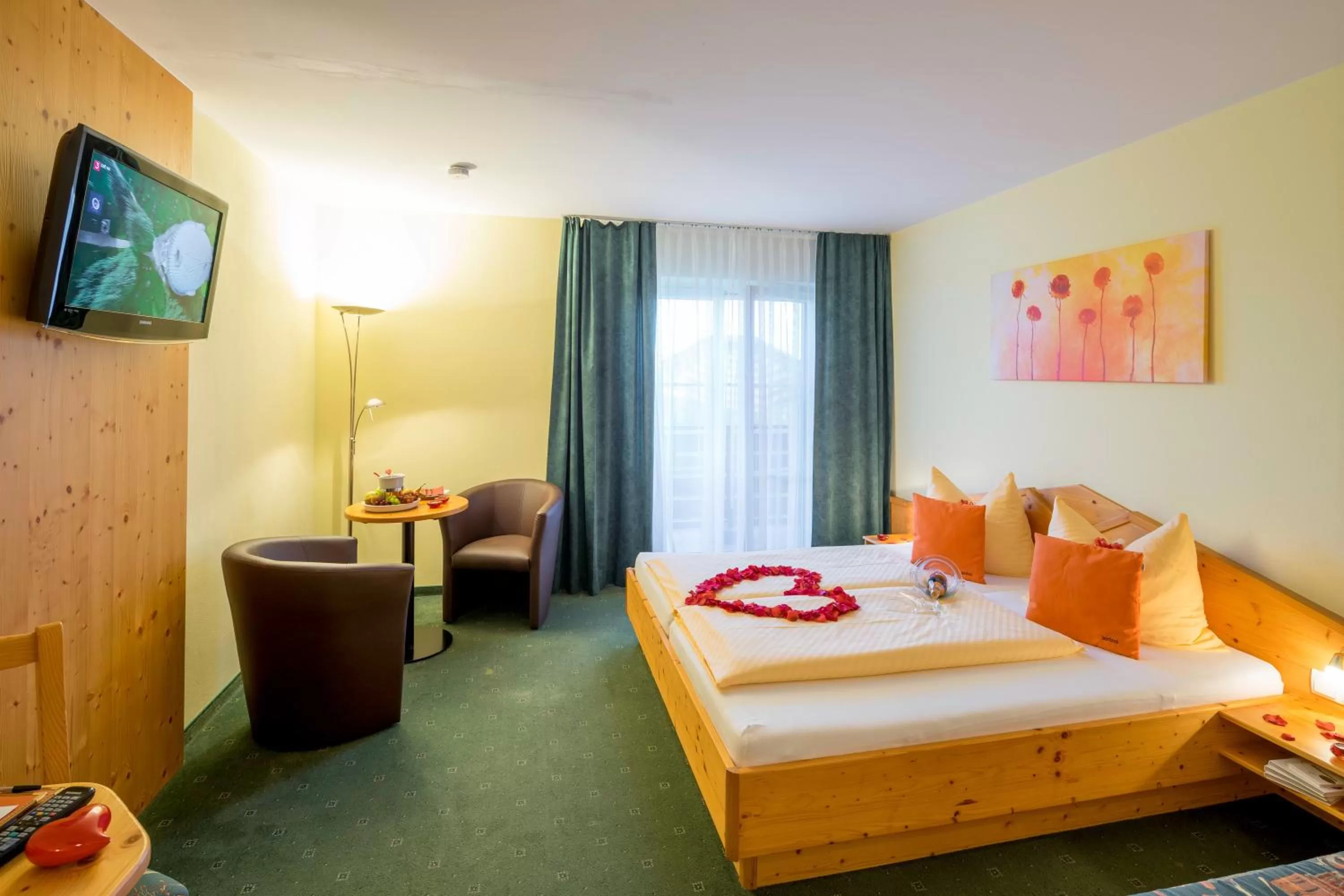 Bedroom, Bed in Hotel Garni Oasis Loipersdorf