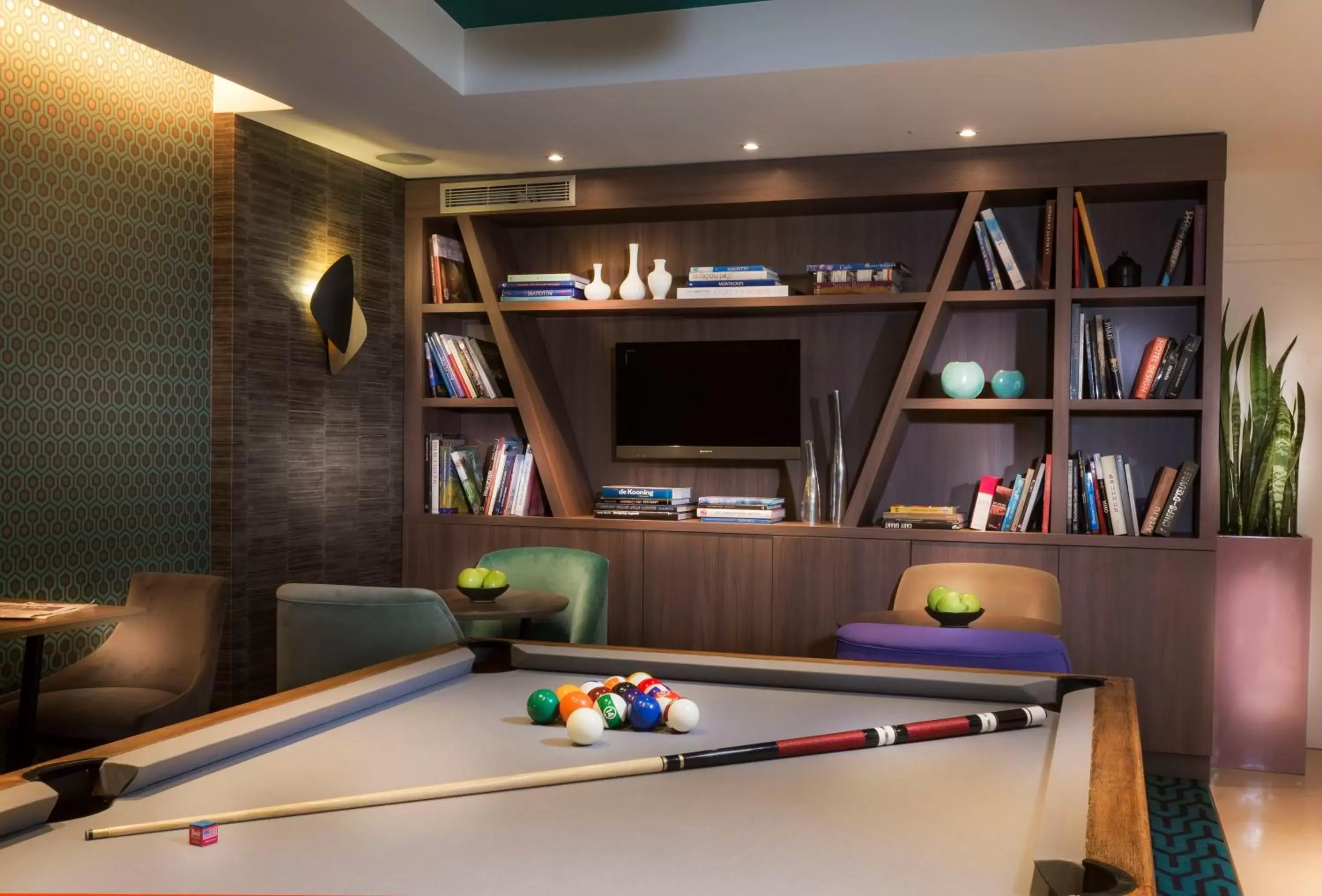 Game Room in Hotel Acanthe - Boulogne Billancourt