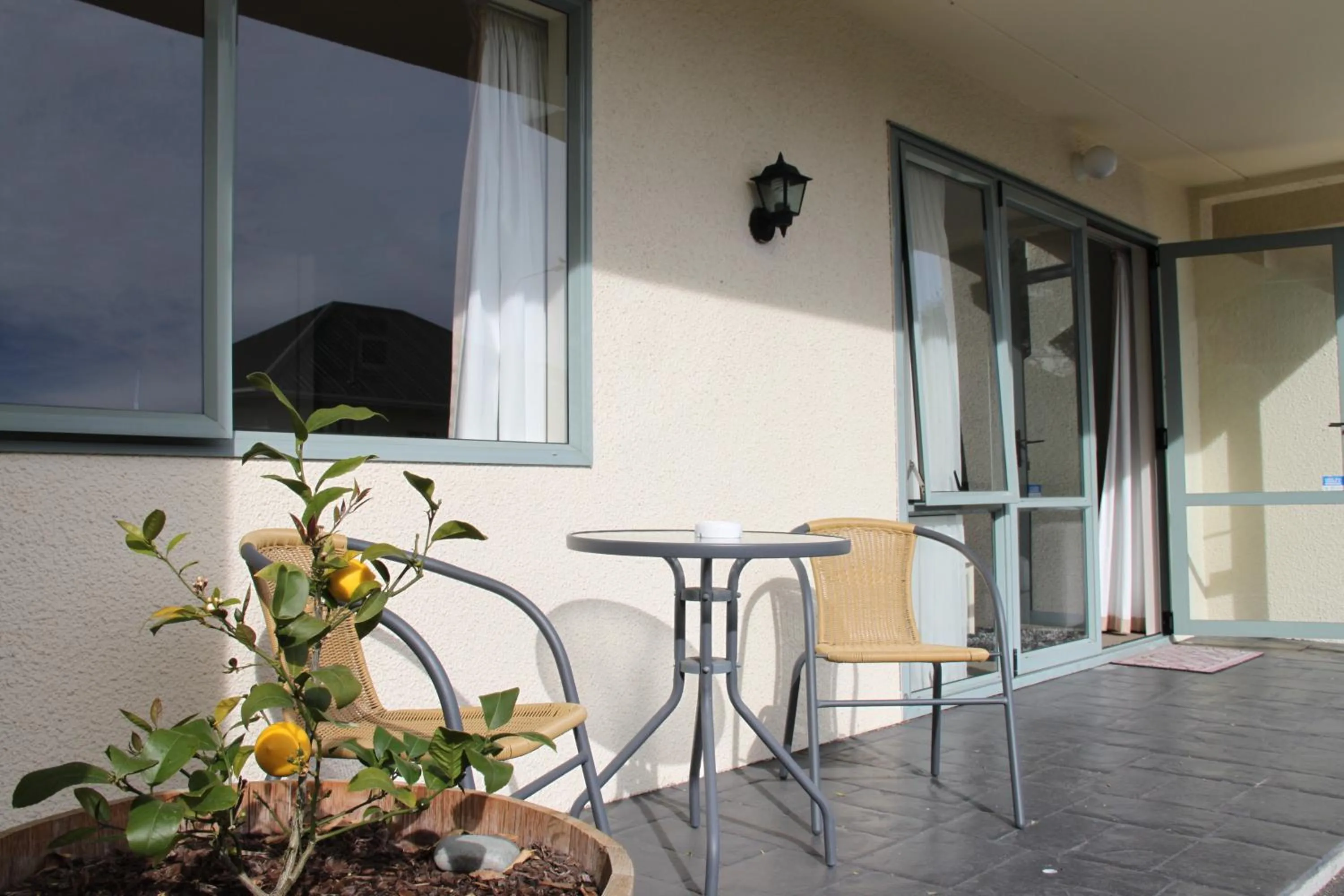 Balcony/Terrace in Alcala Motor Lodge