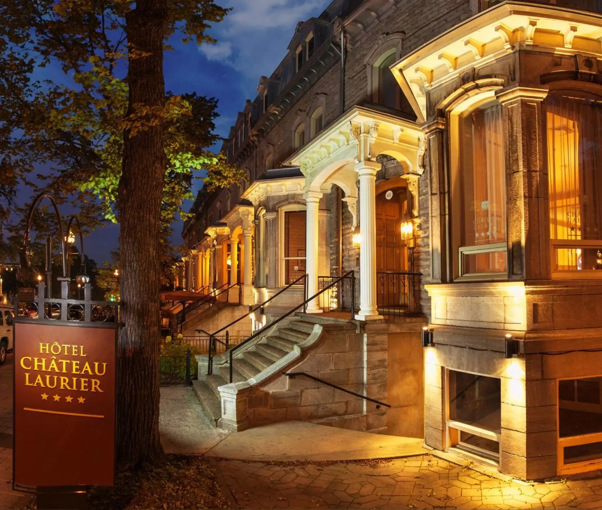 Facade/entrance in Hotel Chateau Laurier Québec