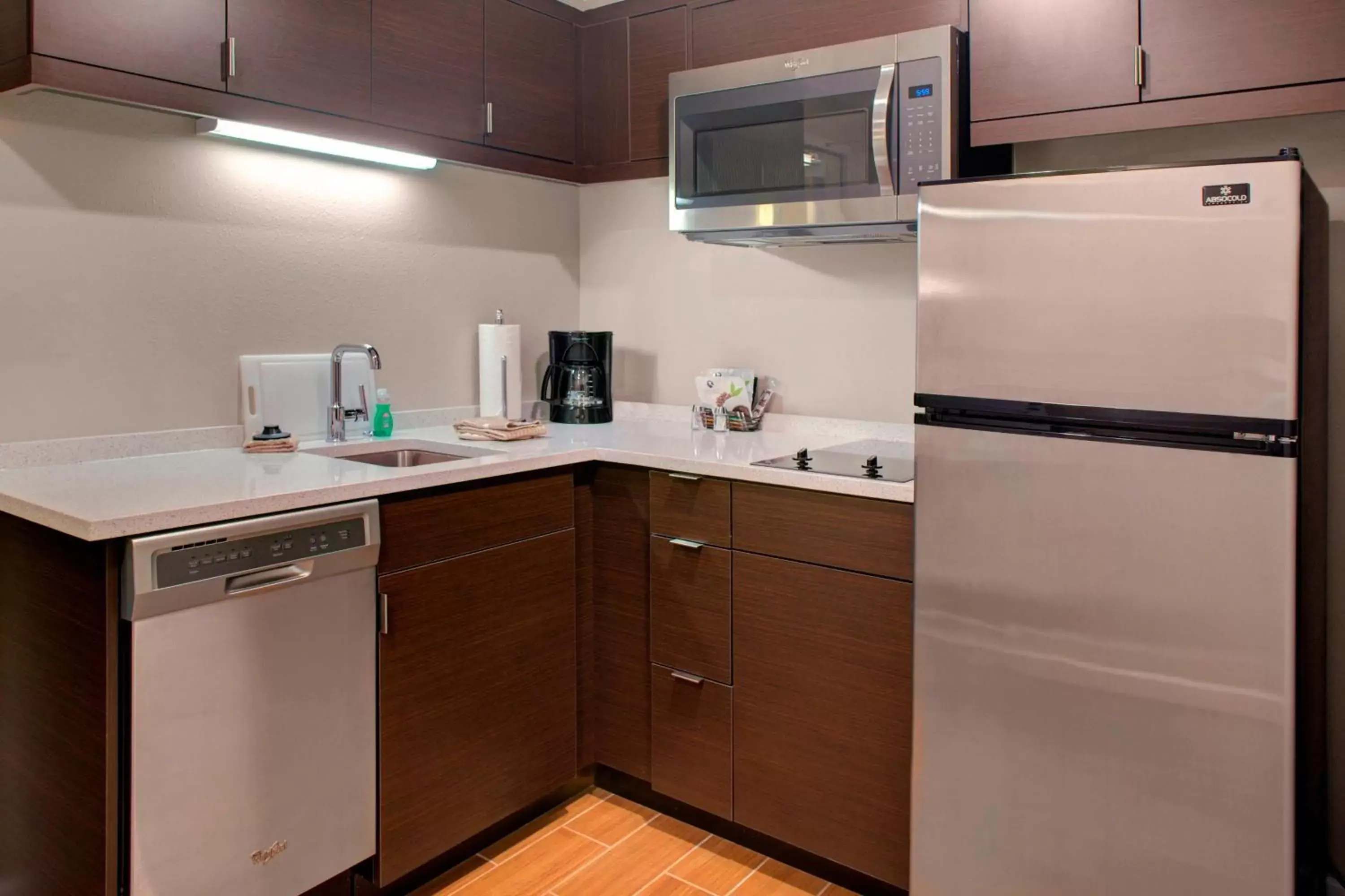 Bedroom, Kitchen/Kitchenette in TownePlace Suites by Marriott Parkersburg