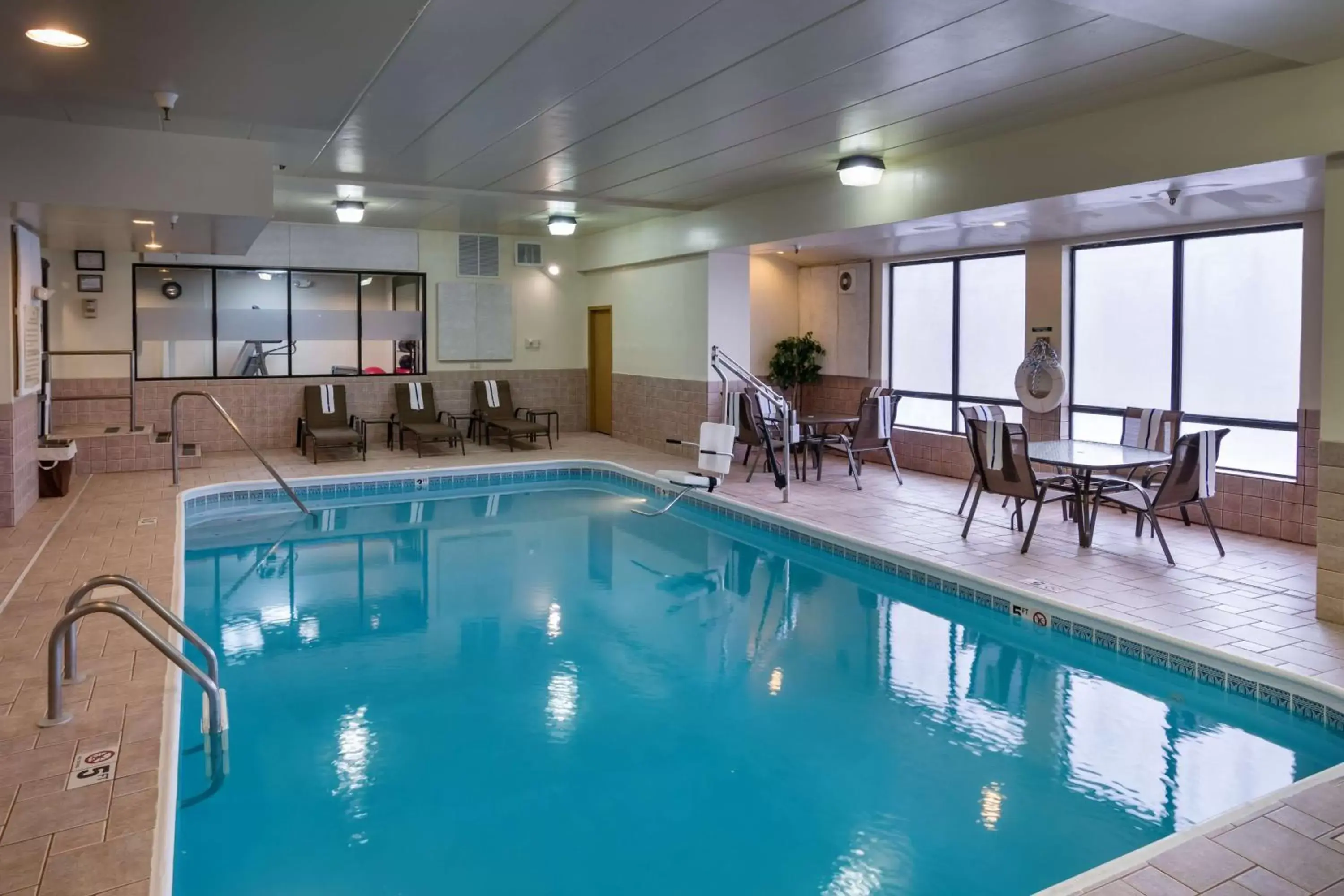 Pool view, Swimming Pool in Hampton Inn Washington Court House