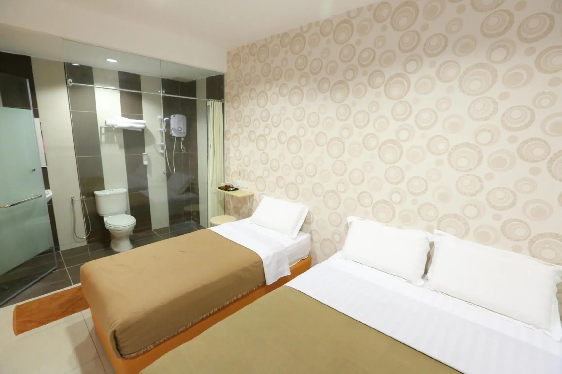 Photo of the whole room, Bed in 1 Hotel Taman Connaught