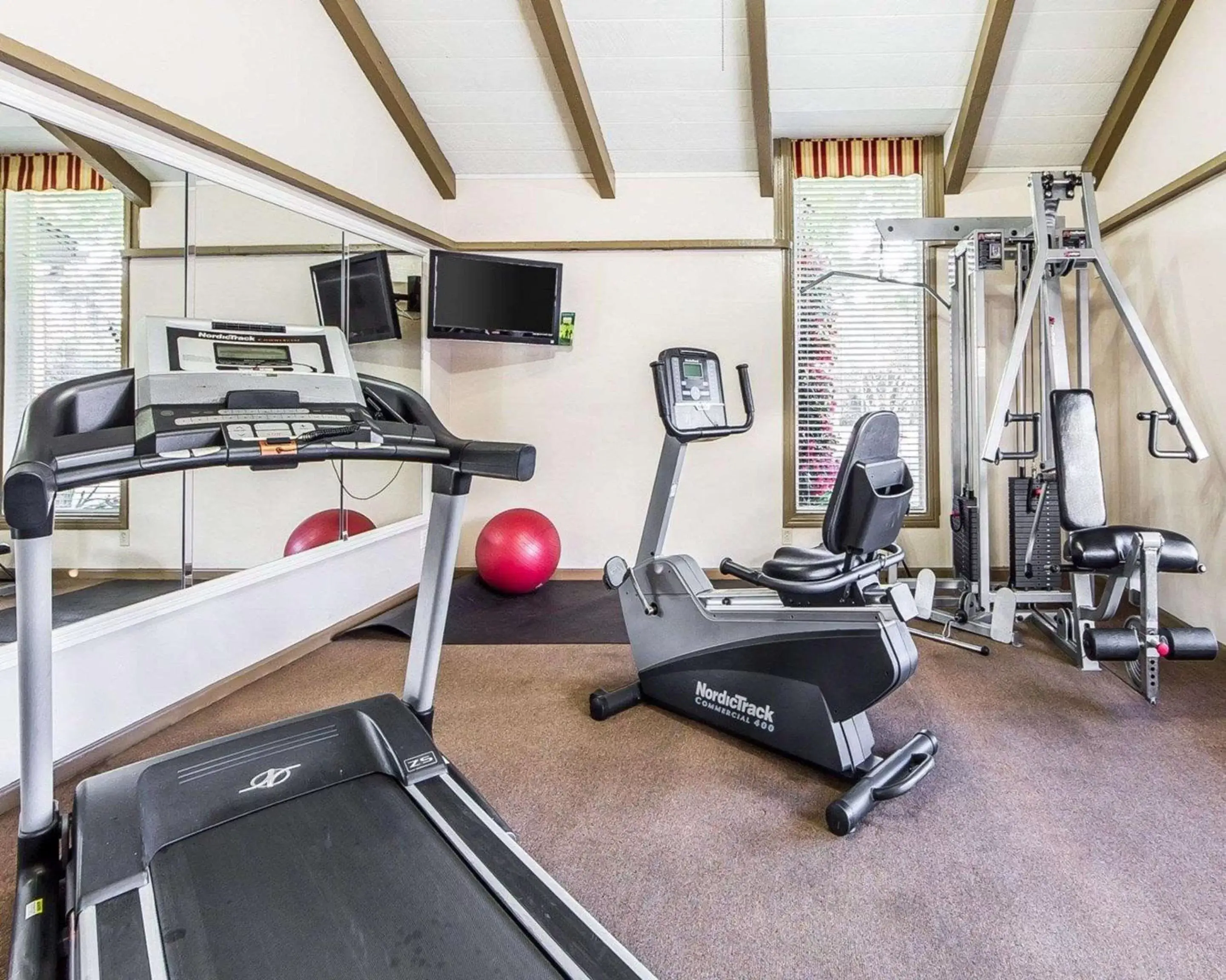 Fitness centre/facilities in The Inn at 1252 Monterey Fitness centre/facilities in The Inn at 1252 Monterey