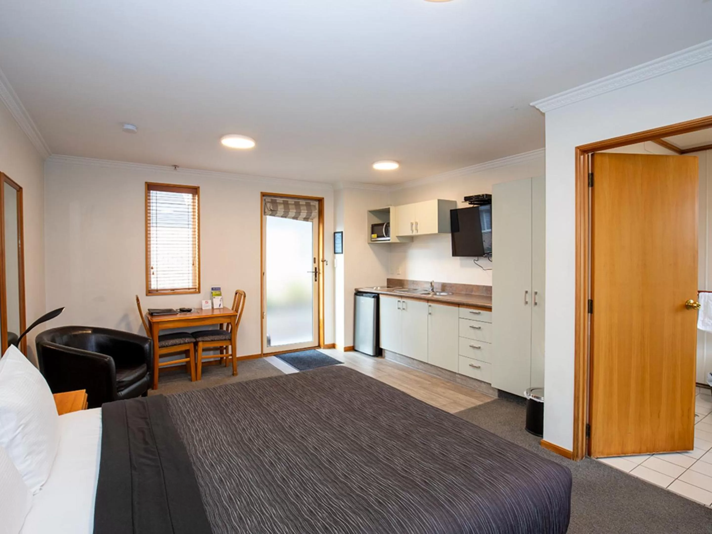 Bedroom, Bed in ASURE Chelsea Gateway Motor Lodge